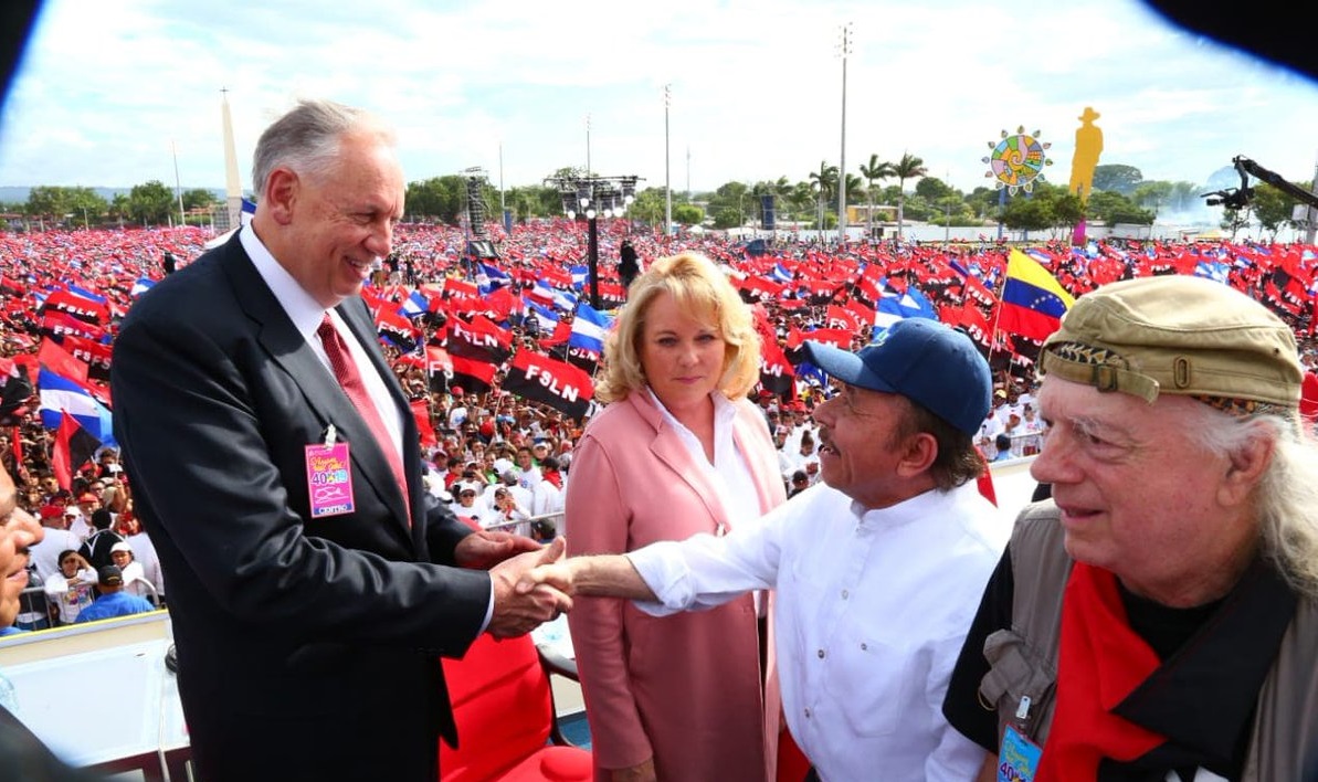 Líderes evangélicos amparados por la Casa Blanca exportan agenda fundamentalista a América Latina