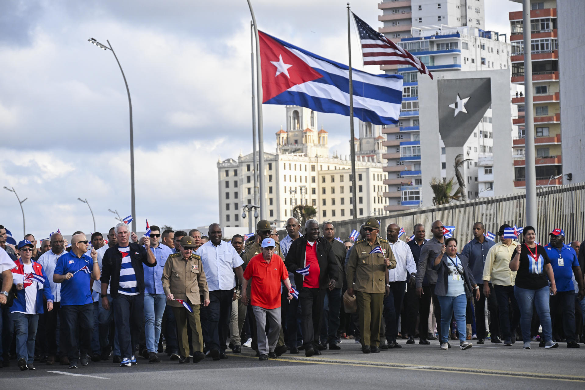 Colombia envía un avión con «ayuda solidaria» a Cuba contra el bloqueo