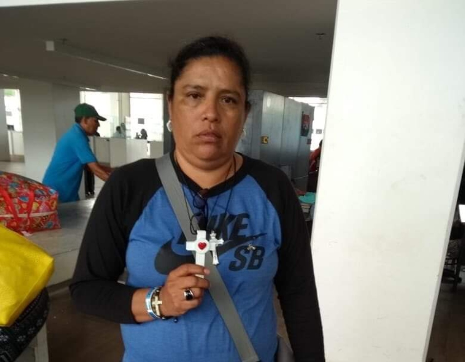 Olesia Muñoz denuncia retención ilegal en Peñas Blancas y robo de mercancía