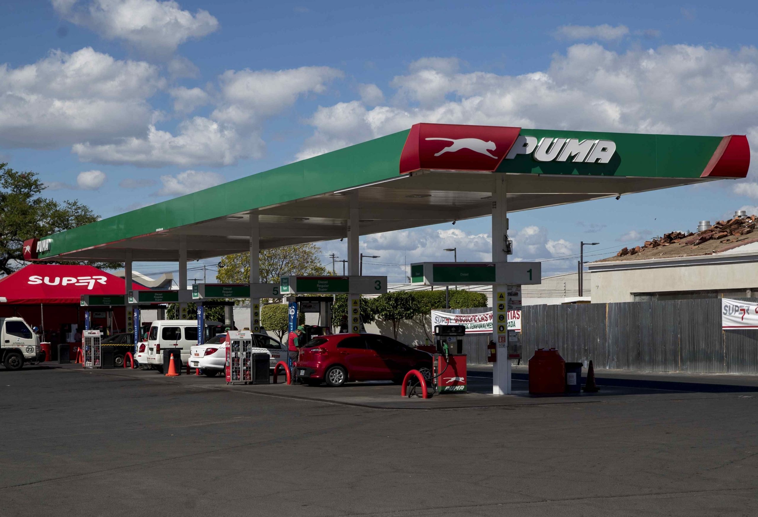 Congelar el precio de los combustibles, la medida tardía e insostenible que desenmascara a Ortega