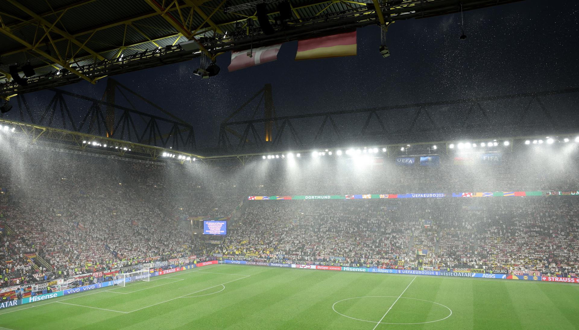 El hombre que trepó al techo del estadio de Dortmund quería hacer fotos, dice la Policía