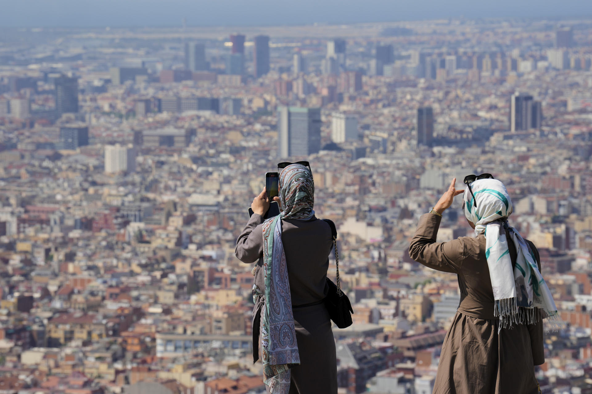 El calor extremo sofoca a Europa y afecta a escuelas, viajes, torneos y urgencias