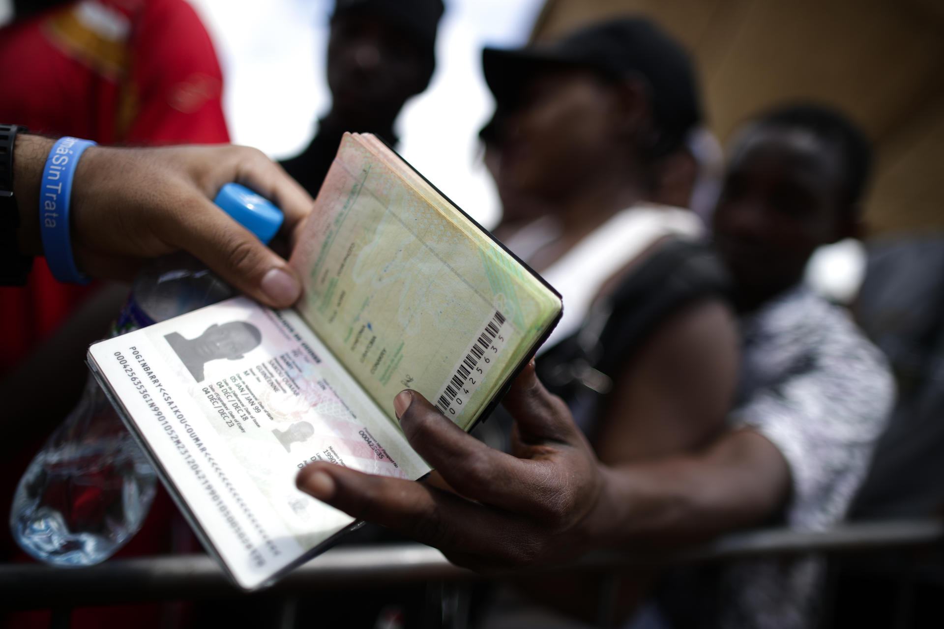 Imputan cargos a miembros de red colombiana que falsificaba datos para visados de EE.UU.