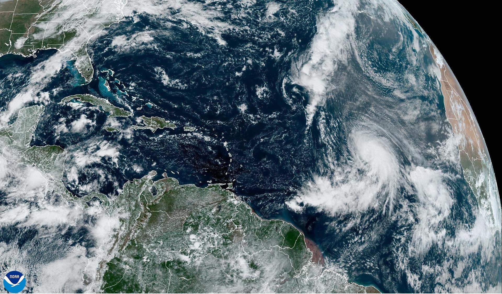 Kirk se convierte en huracán en el centro de Atlántico y puede alcanzar categoría mayor