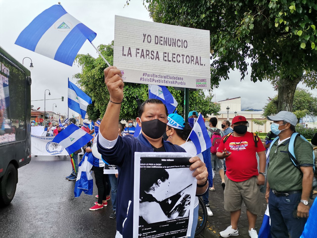 Nicaragüenses exiliados en Costa Rica marchan en contra de las votaciones de Ortega
