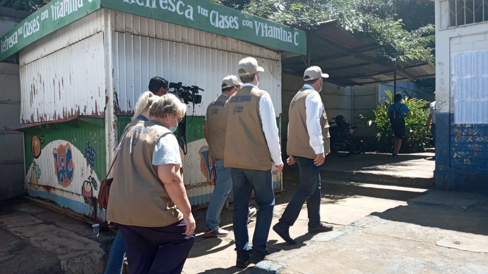 Policía impide cobertura periodística a recorrido de acompañantes electorales