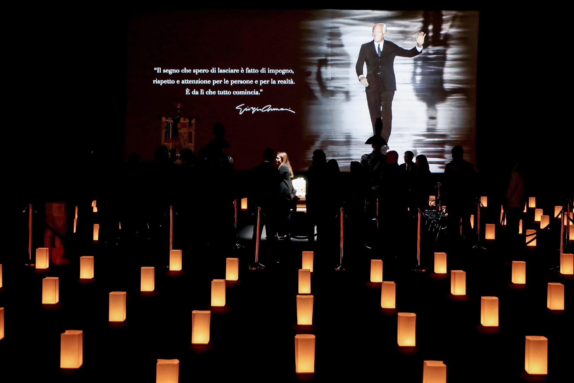 Más de 16.000 personas se despiden de Armani antes del funeral privado en su amada Rivalta