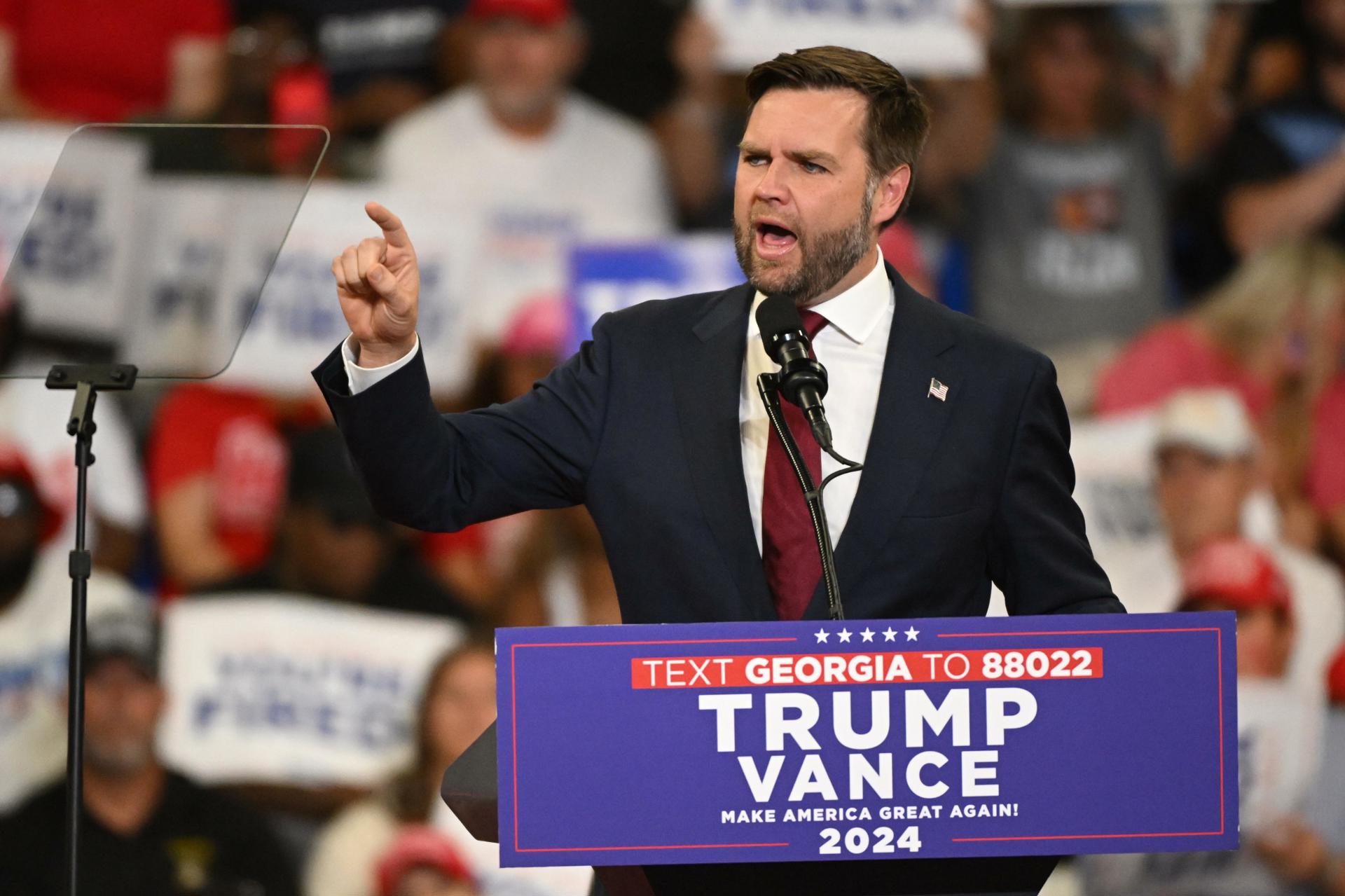 JD Vance, fórmula vicepresidencial de Trump, dice estar listo para debatir con Tim Walz
