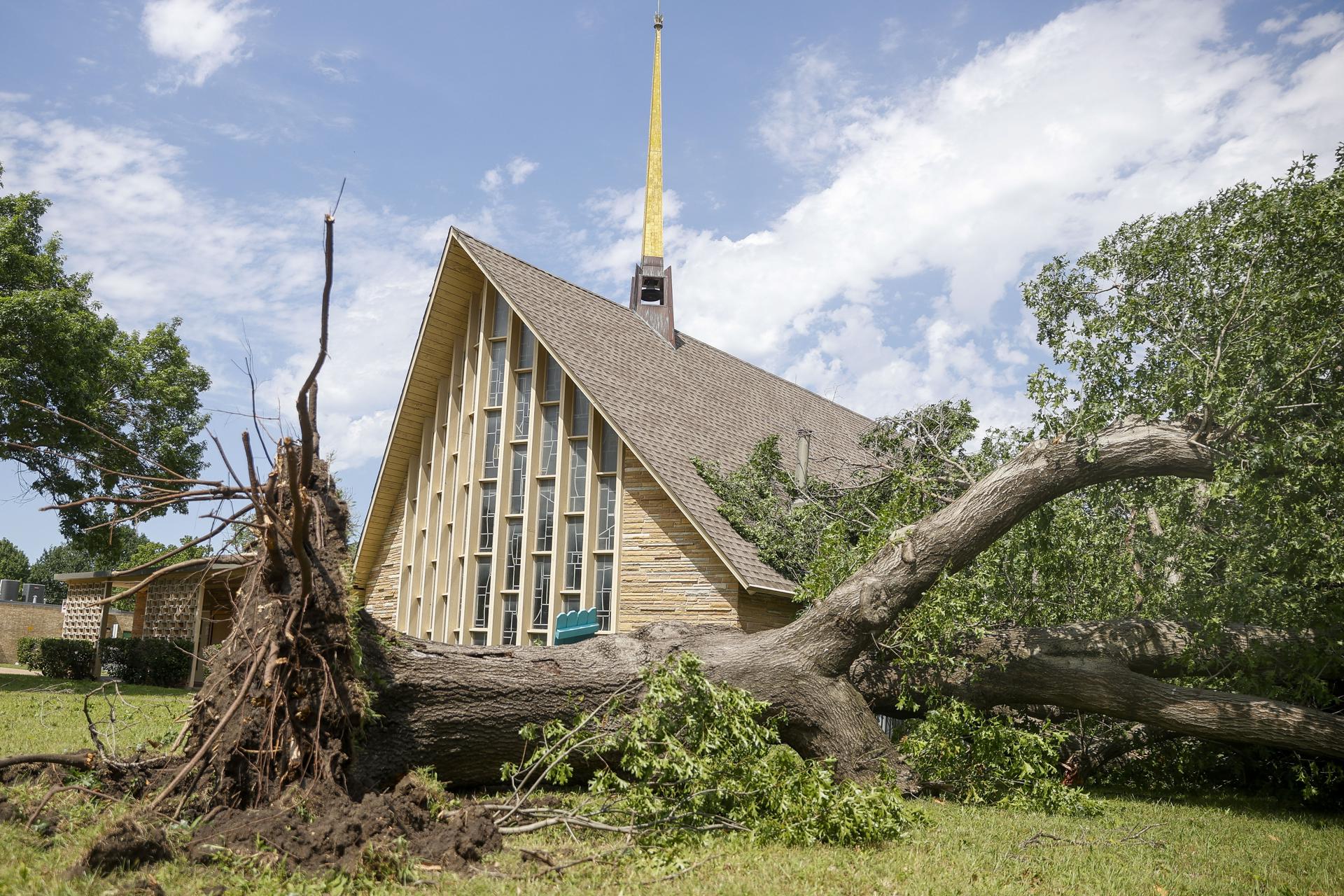 Casi medio millón de personas siguen sin luz en Texas (EE.UU.) tras fuertes lluvias