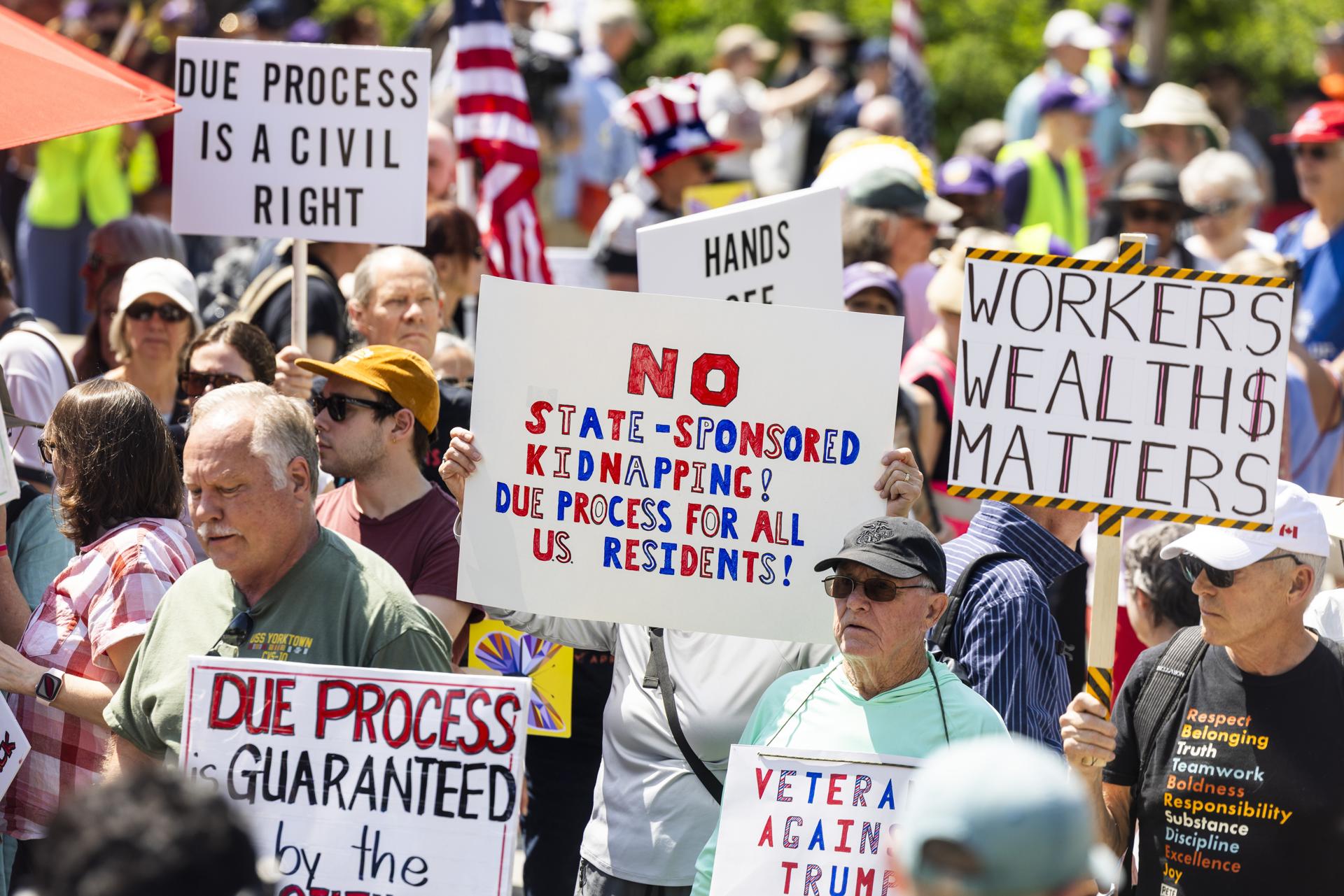 ‘¡Mayday!’: los trabajadores migrantes marchan pidiendo «auxilio» ante políticas de Trump