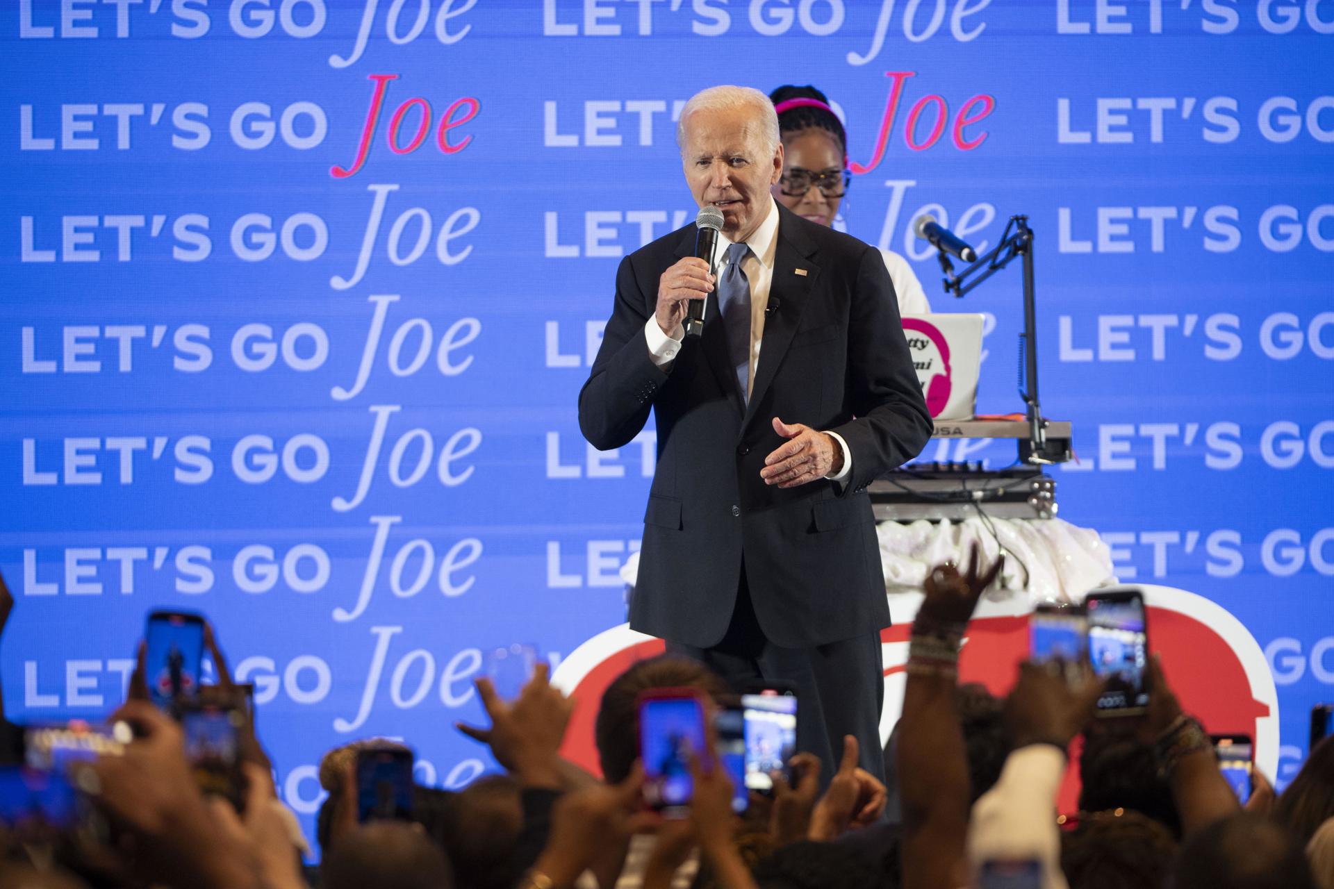Biden reconoce que «casi se queda dormido» en el debate contra Trump