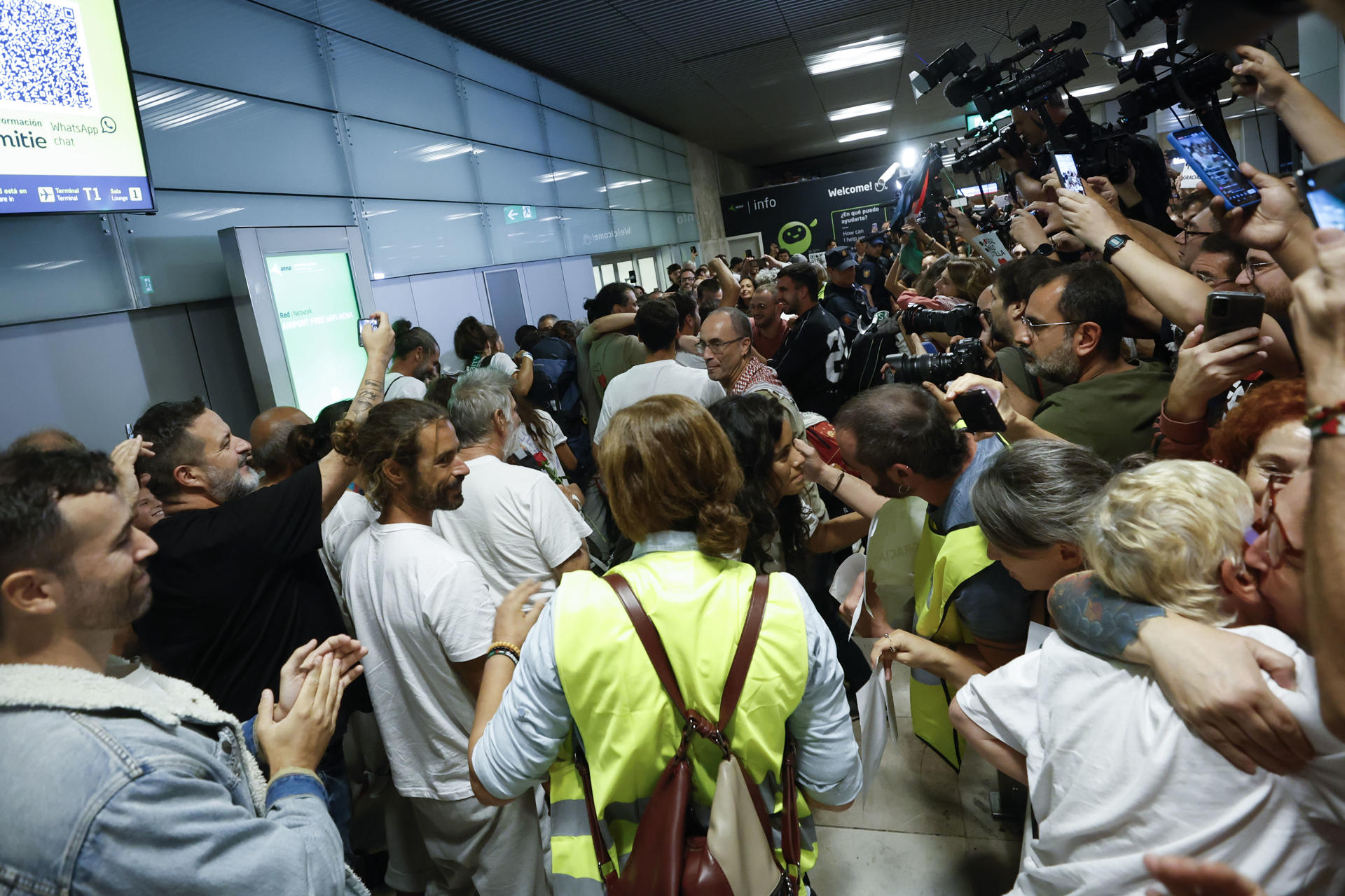 Llega a Madrid un grupo de 21 activistas españoles de la Flotilla deportados por Israel