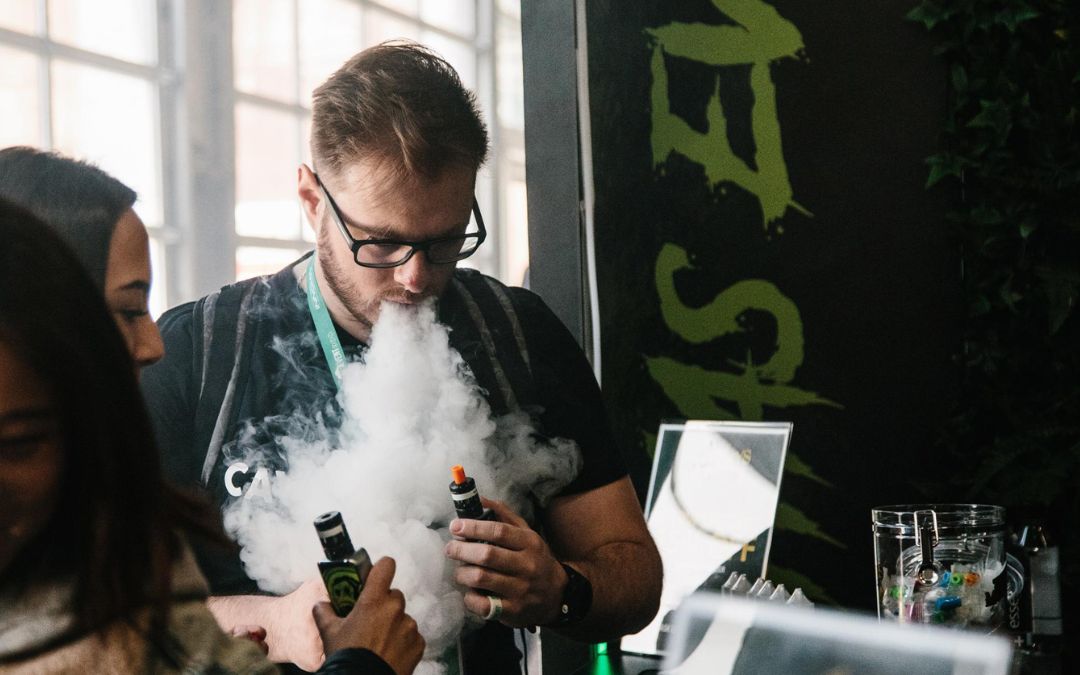El vapeo frecuente en los adolescentes aumenta los niveles de uranio y plomo en la orina