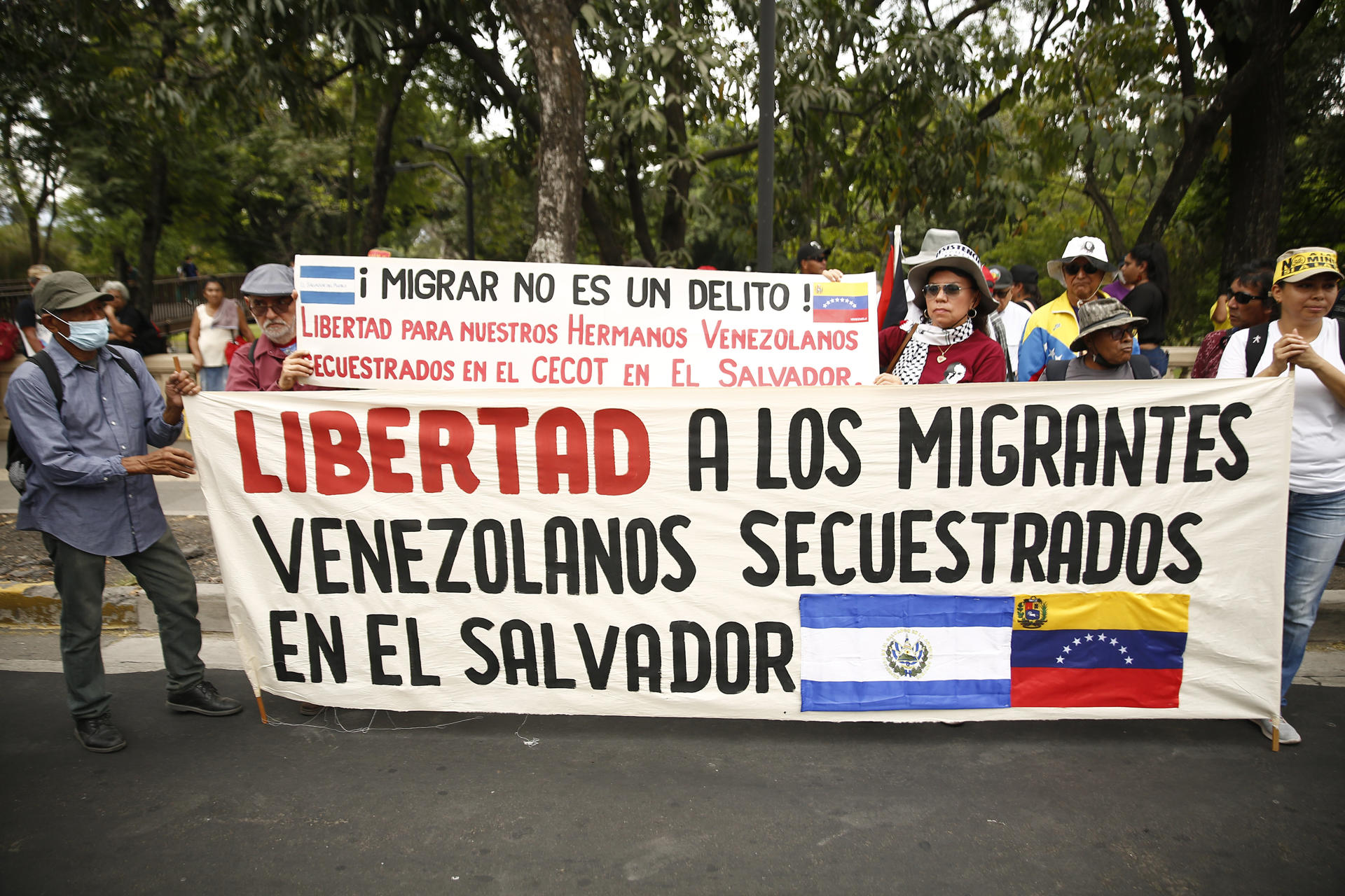Abogados solicitan al Supremo de El Salvador la liberación y repatriación de venezolanos