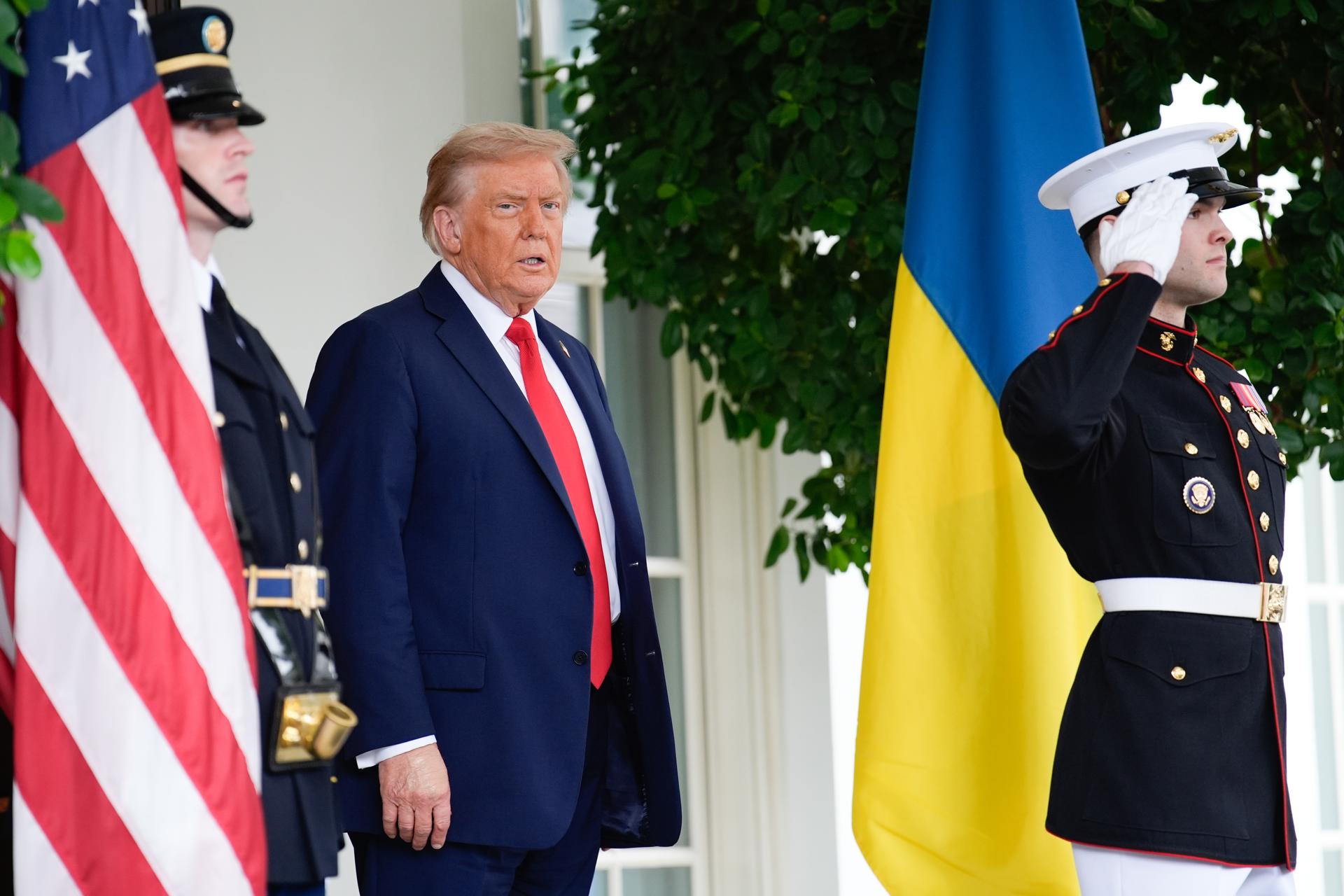 Trump pausó la reunión con Zelenski y los líderes europeos para llamar a Putin, según CNN