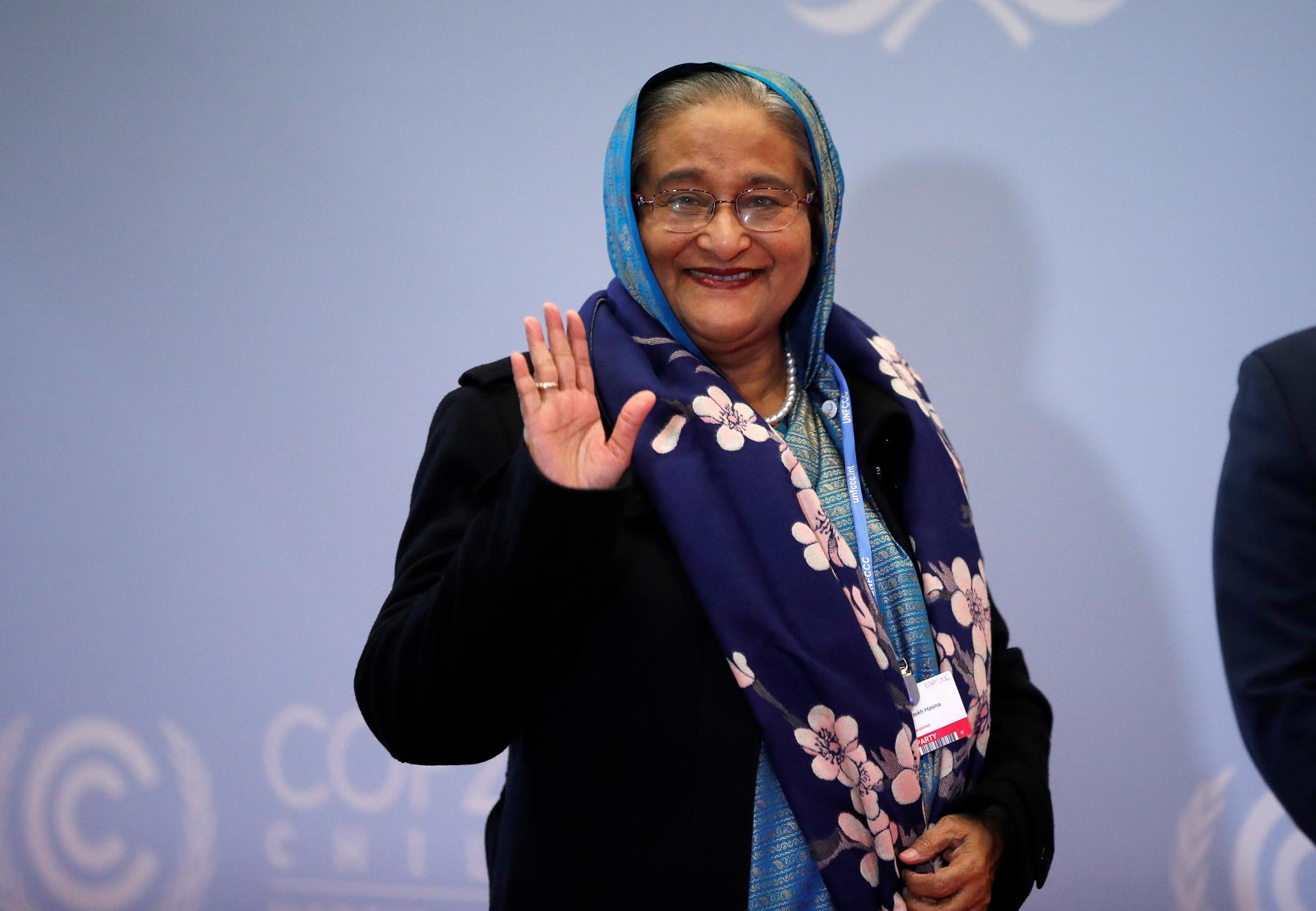 La primera ministra de Bangladés aterriza en la India tras huir del país, según medios