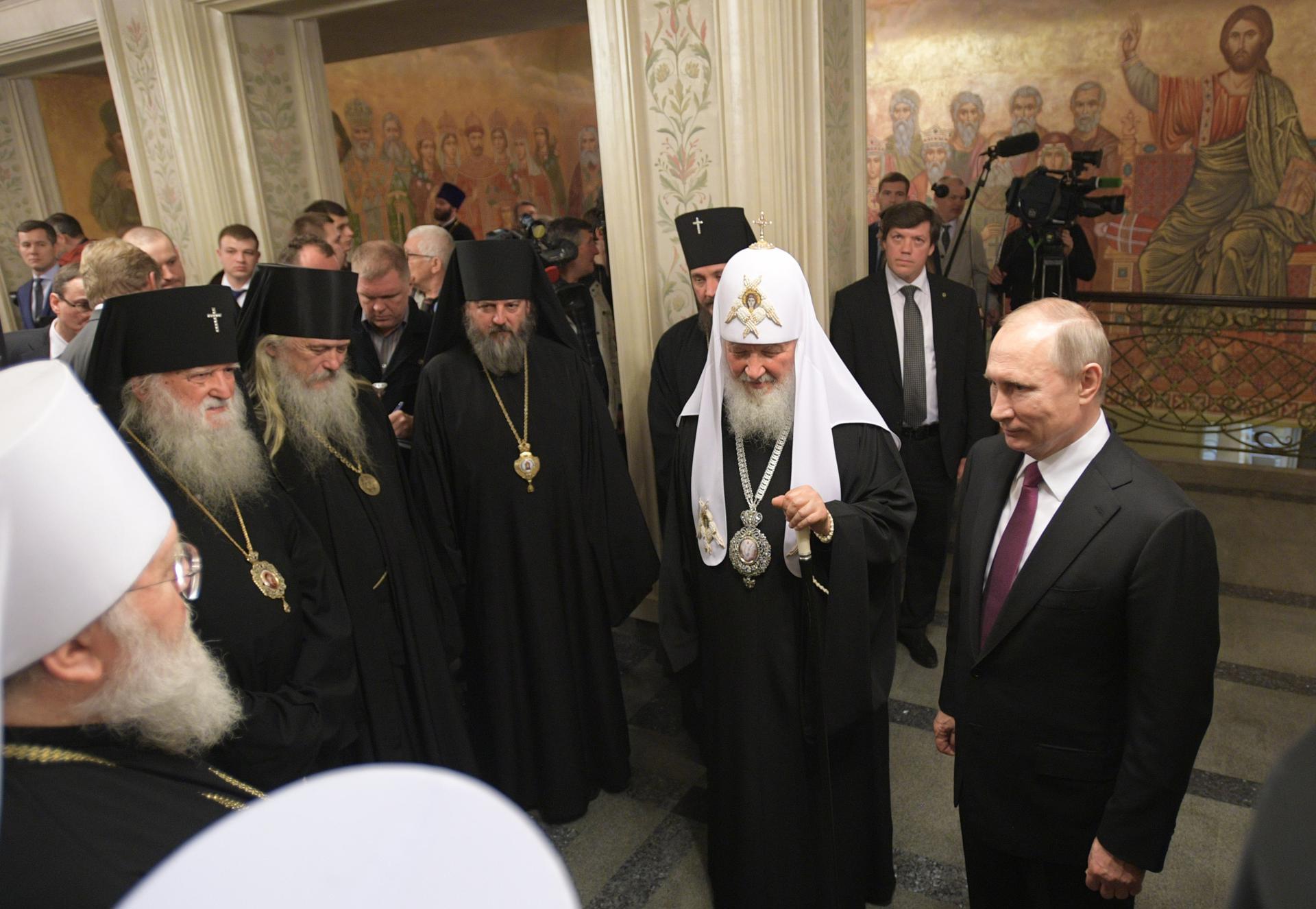 Putin felicita a los rusos la Pascua ortodoxa en la segunda jornada de la tregua