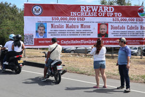 Valla con recompensa por Maduro y Cabello aparece en la frontera de Colombia con Venezuela