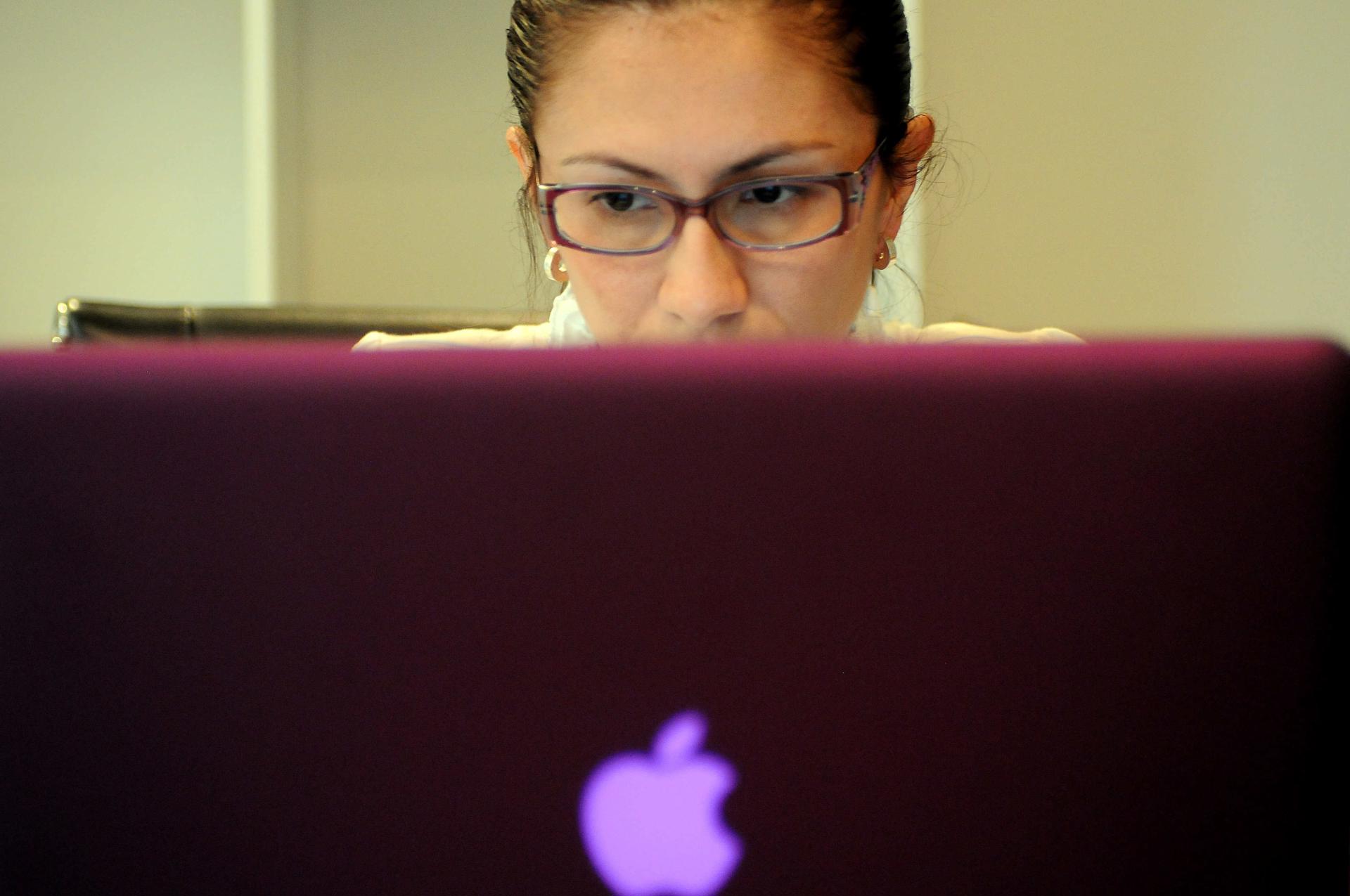 Mujeres tienen 19% menos de probabilidades de ocupar puestos de liderazgo en Latinoamérica