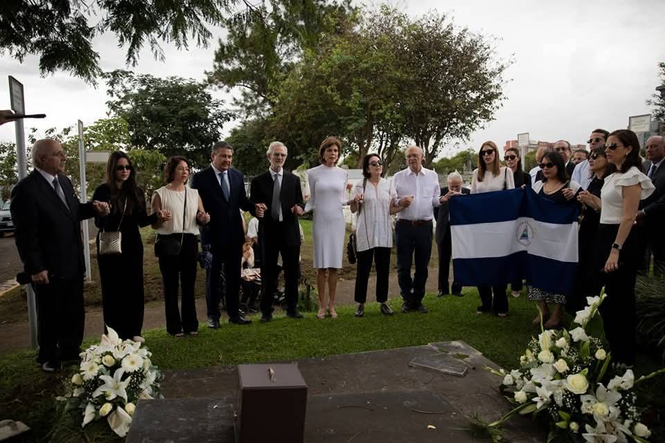 Cenizas de Violeta Barrios de Chamorro reposan en el exilio: “Hasta que Nicaragua vuelva a ser República”