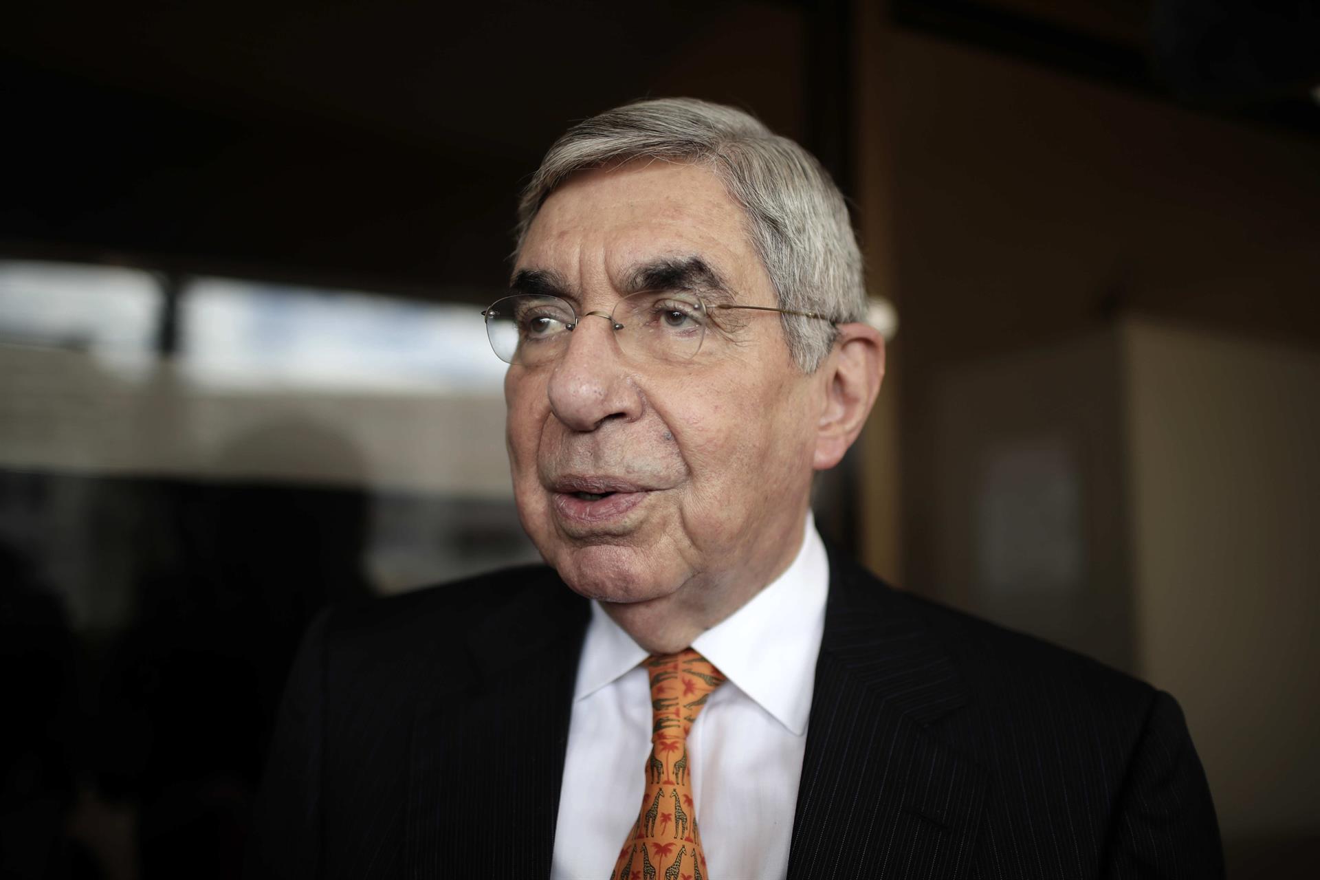 Óscar Arias califica como «fraude» y «espurias» las votaciones