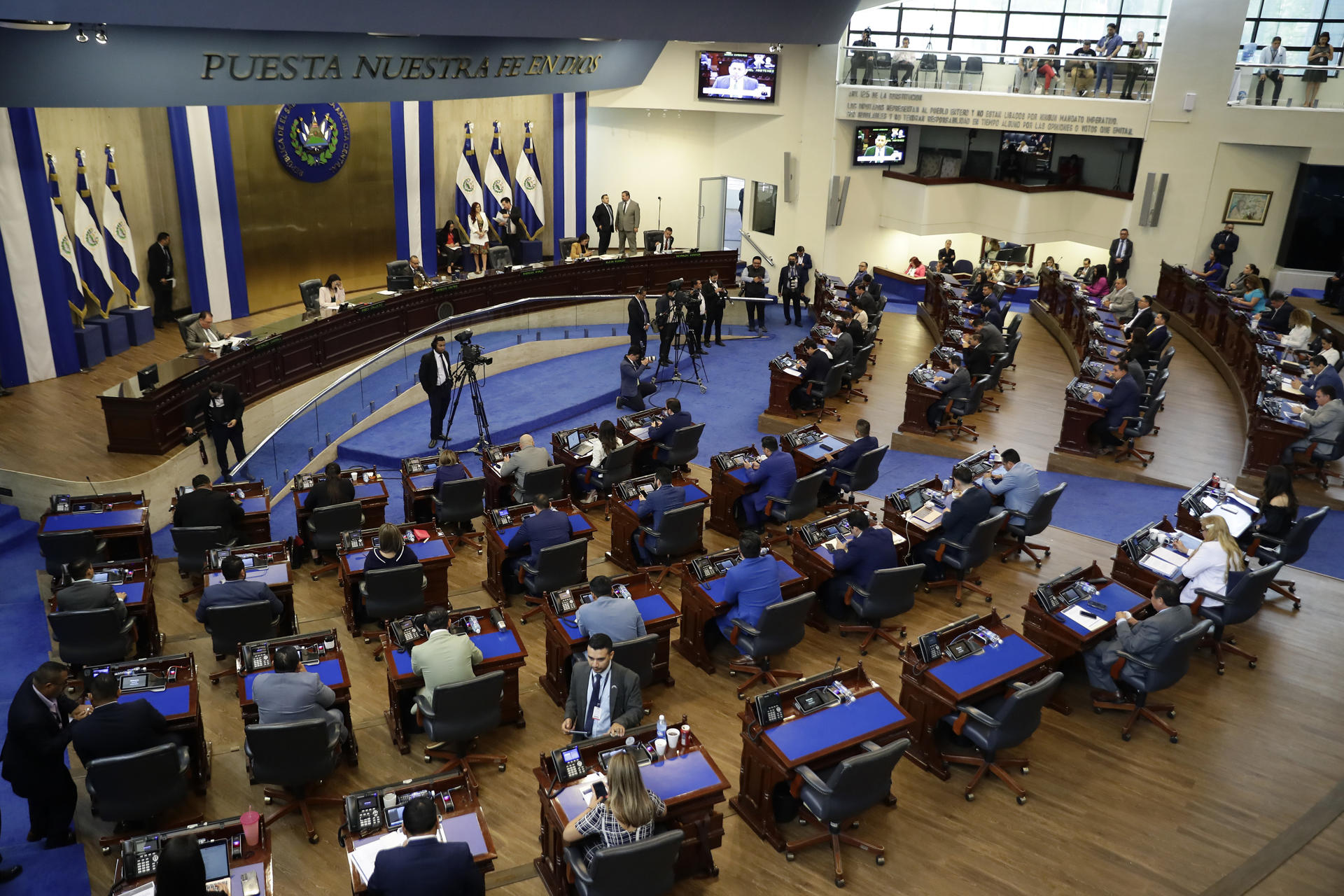 El Congreso de El Salvador ratifica una reforma para cambios exprés a la Constitución