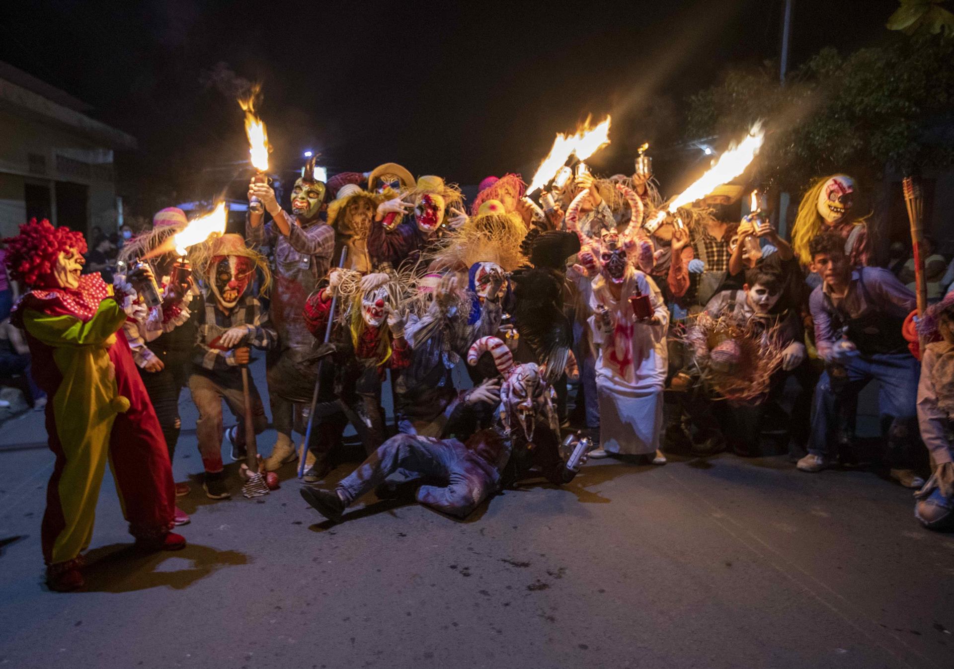 Celebran la noche de «Los Agüizotes» en Masaya bajo custodia de antidisturbios