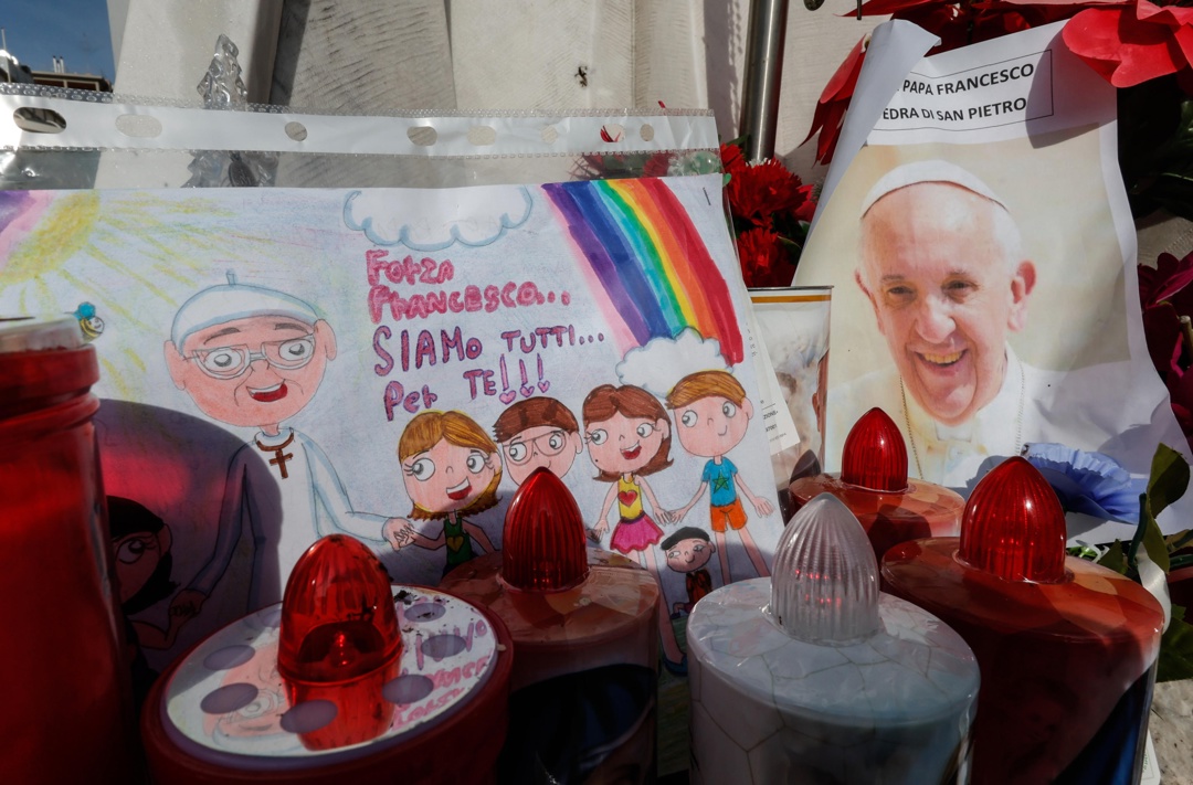 El papa cumple 11 días en el hospital y su estado sigue siendo crítico
