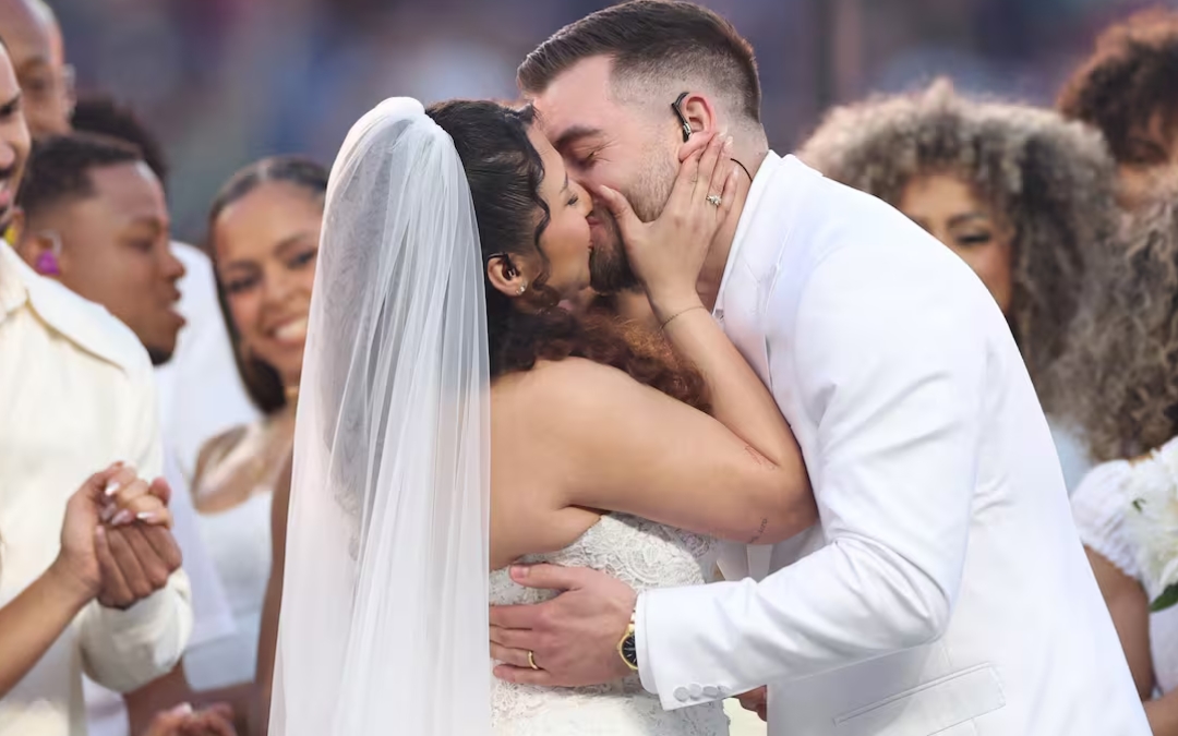 La boda celebrada durante la actuación de Bad Bunny en el Super Bowl fue un enlace real