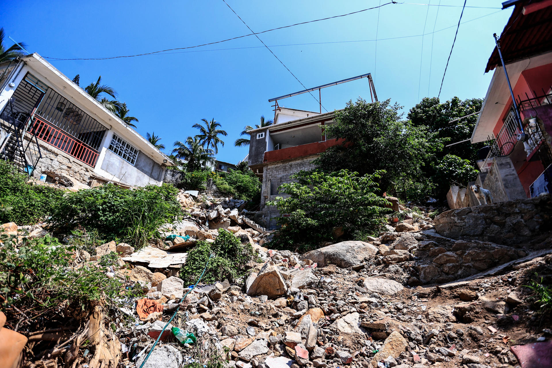 El impacto de la devastación persiste en México tras un año del histórico huracán Otis