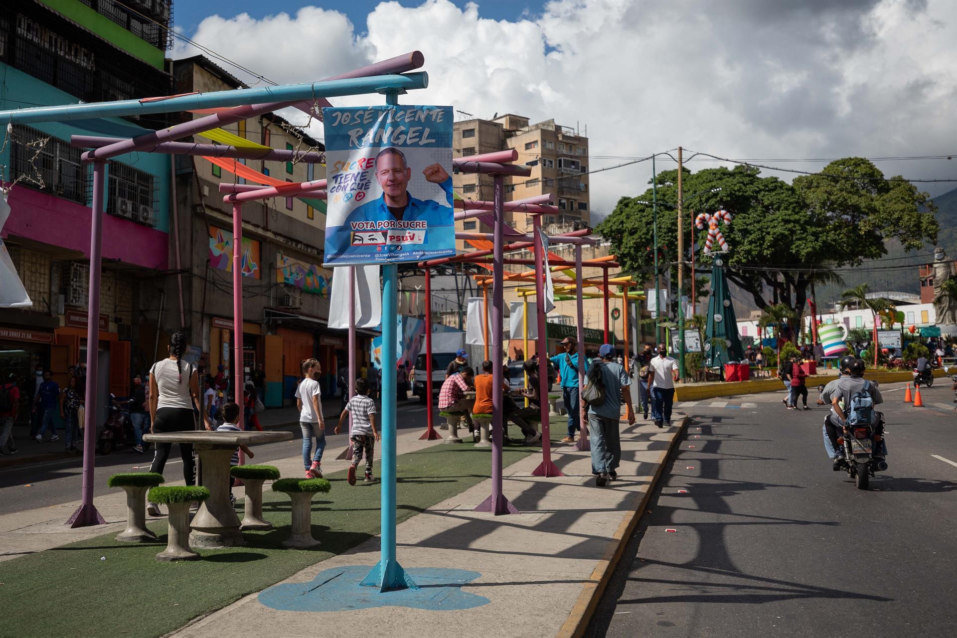 El incumplimiento de las normas marca los días previos a los comicios venezolanos