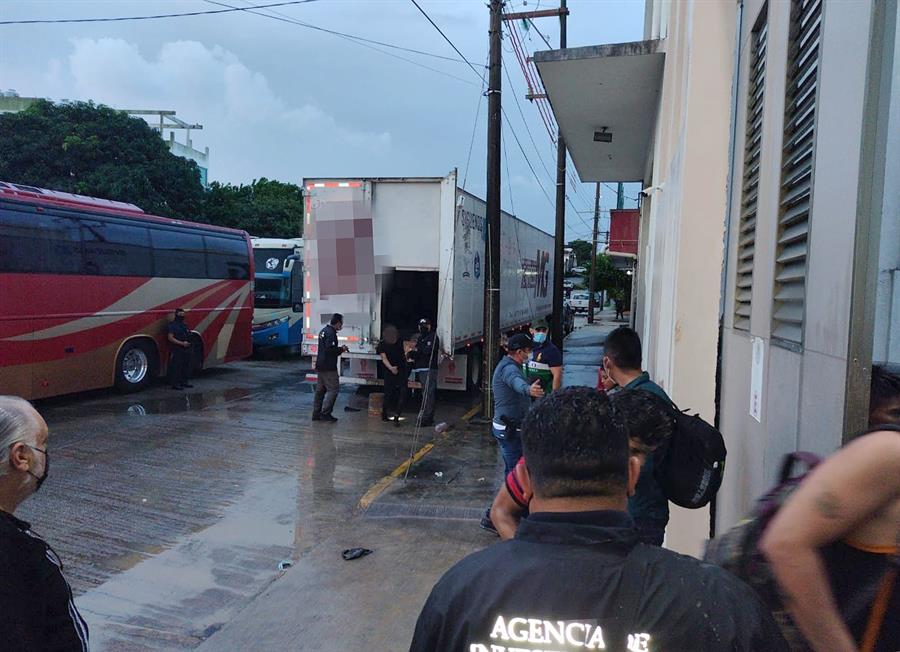 En México rescatan a 27 nicaragüenses que iban hacinados en dos tráileres