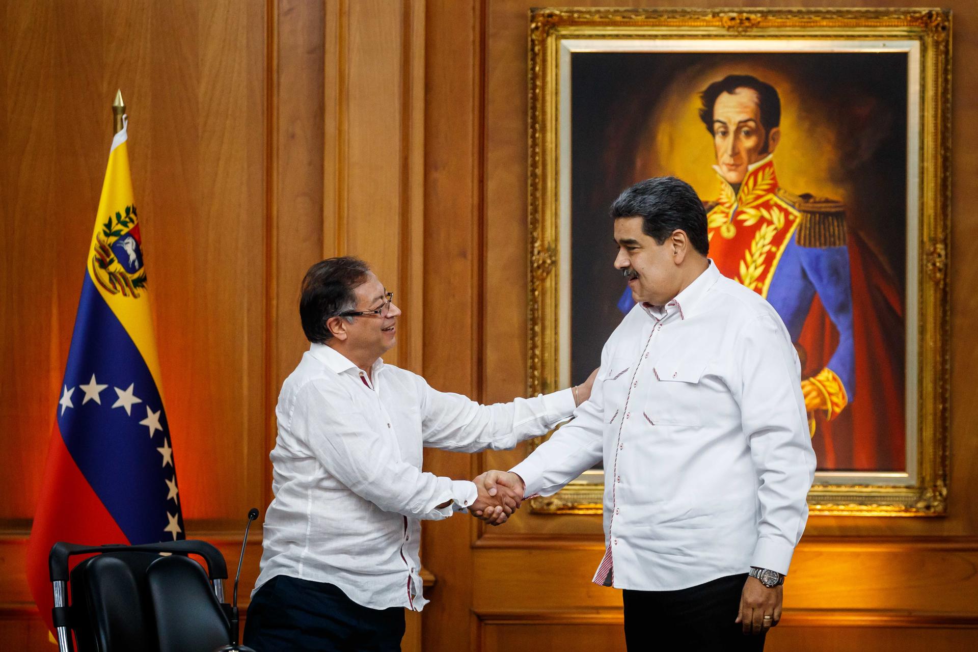 Maduro agradece al presidente de Colombia por ordenar un despliegue militar en la frontera