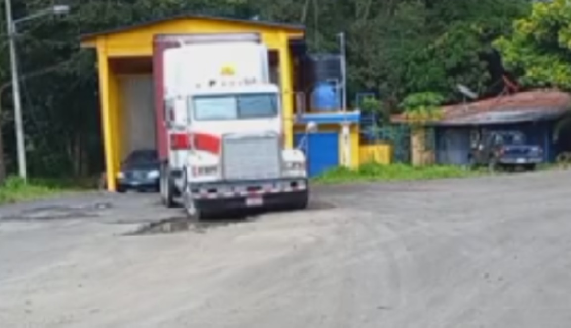 Detienen a transportista de carga que protestó en la aduana de Peñas Blancas