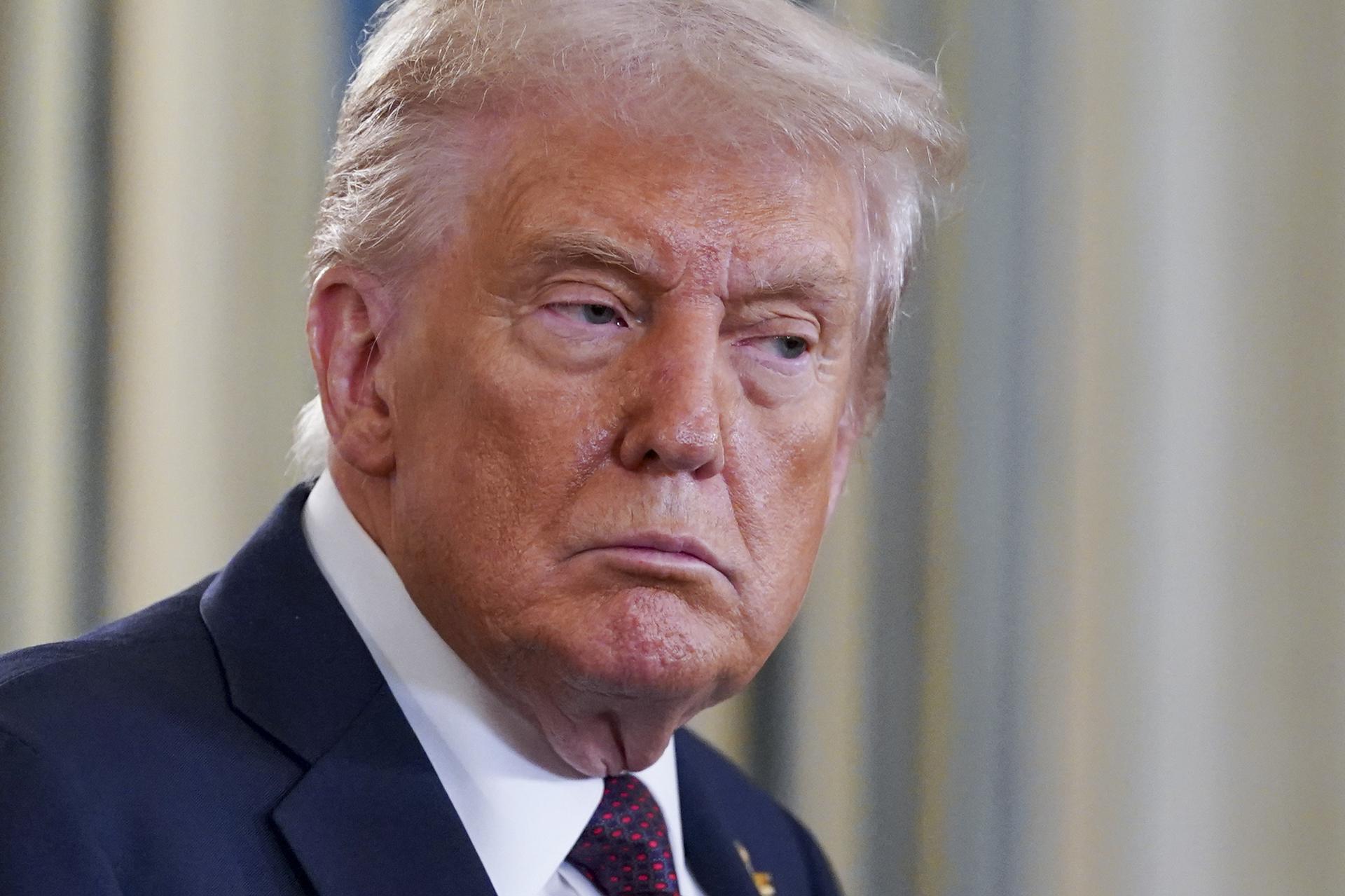 Donald Trump acumula múltiples demandas millonarias por detener a ciudadanos en las redadas