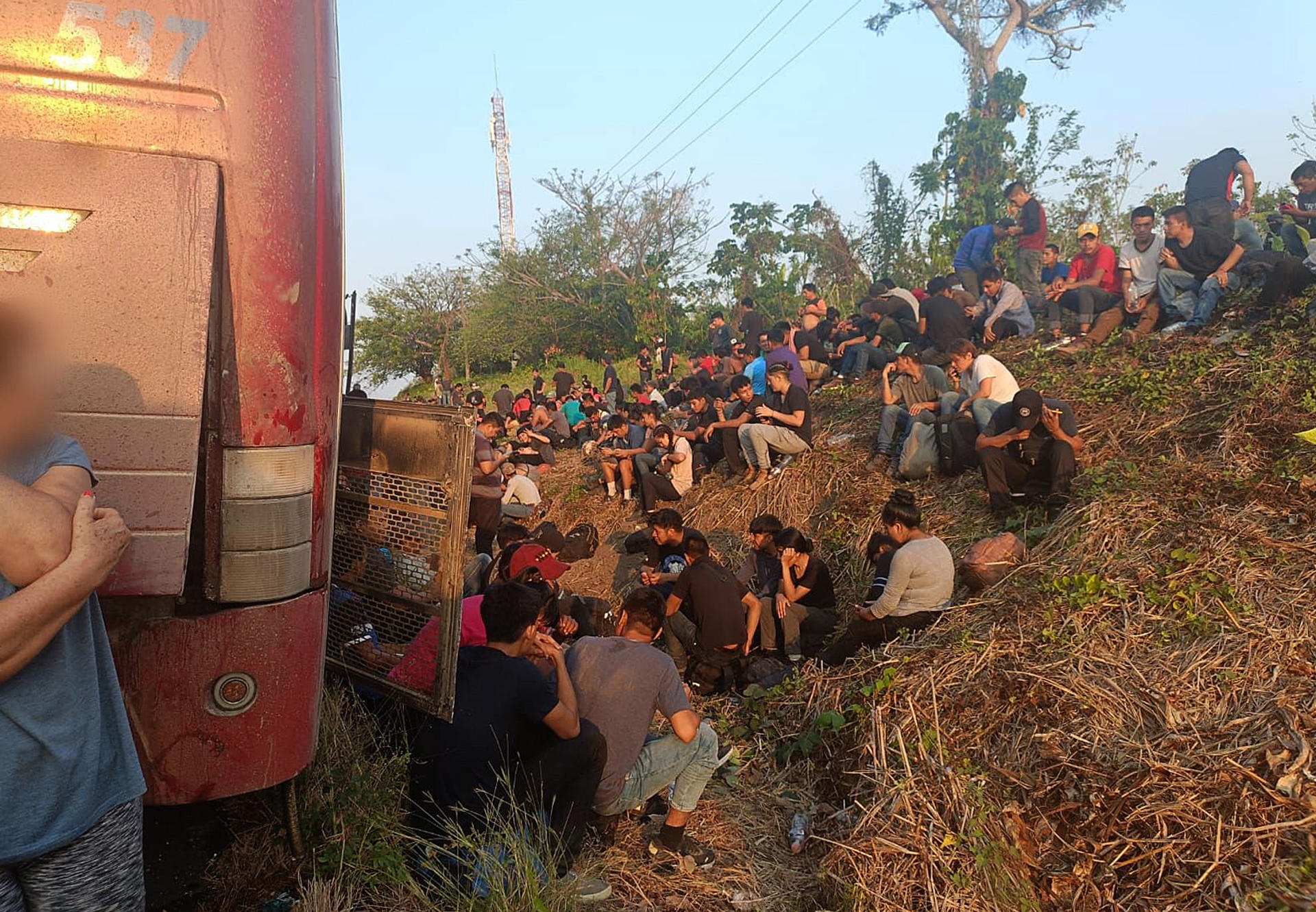 Encuentran a nicaragüenses en un grupo de 407 migrantes «abandonados» en el sur de México
