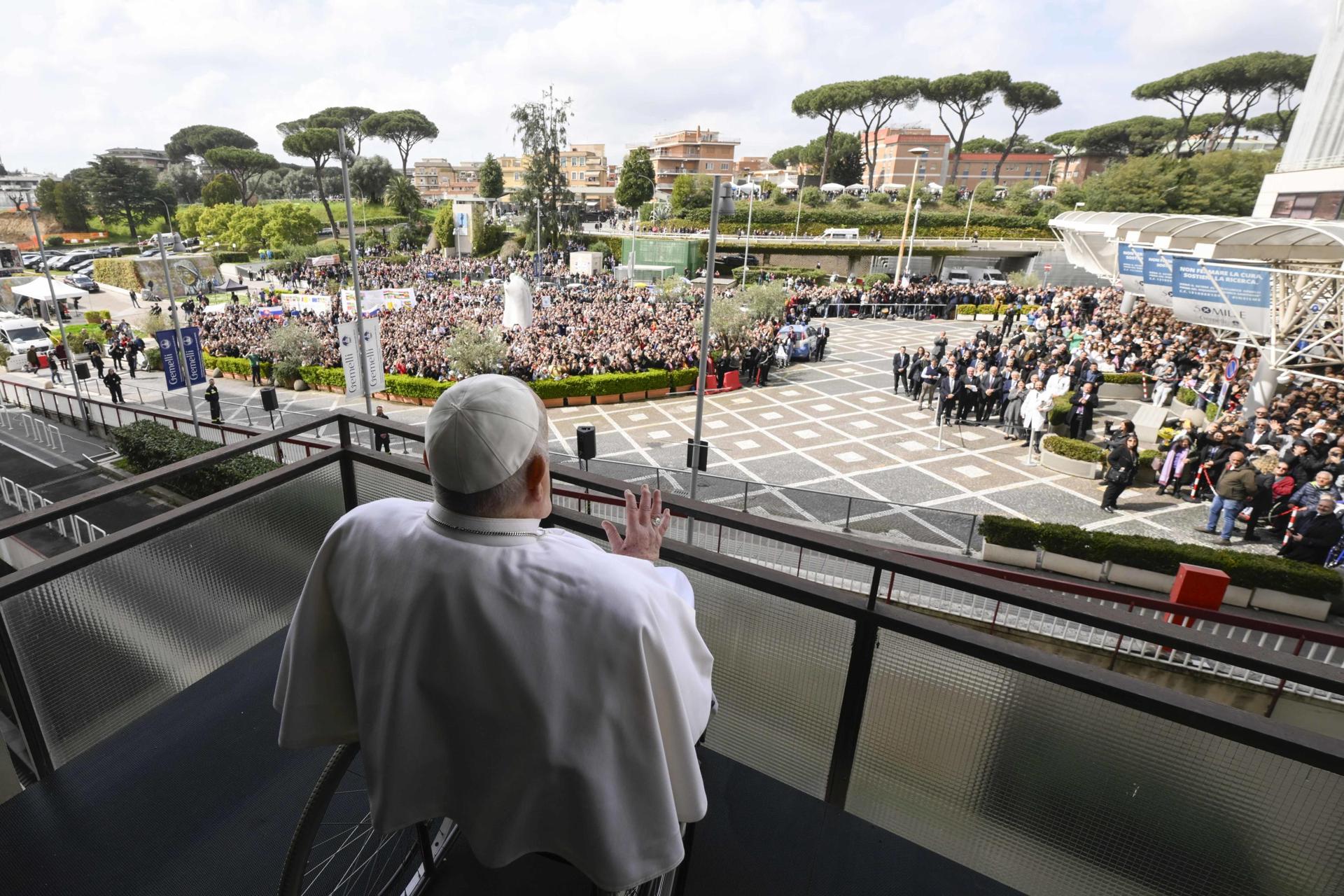 Incertidumbre ante la convalecencia del papa Francisco en el Vaticano