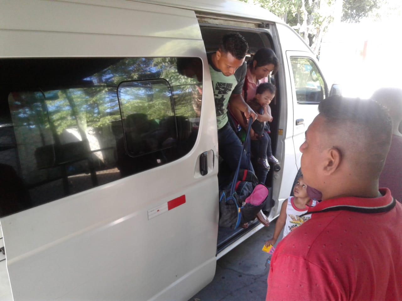 Capitalinos colapsan estación de buses de la UCA para asistir a la Gritería en León