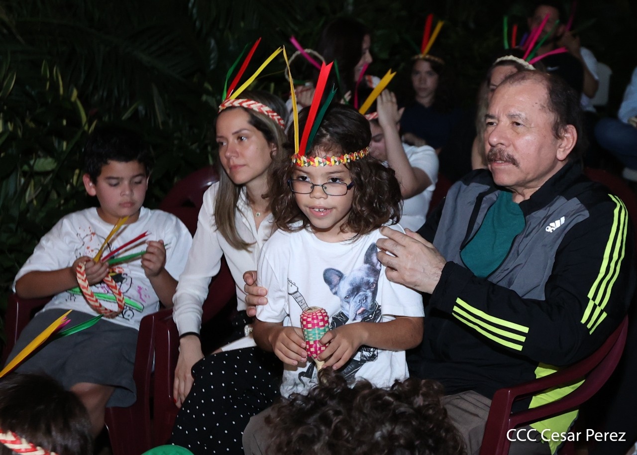 Ortega reaparece vestido de Adidas, la marca alemana que la mitad de la población no puede pagar