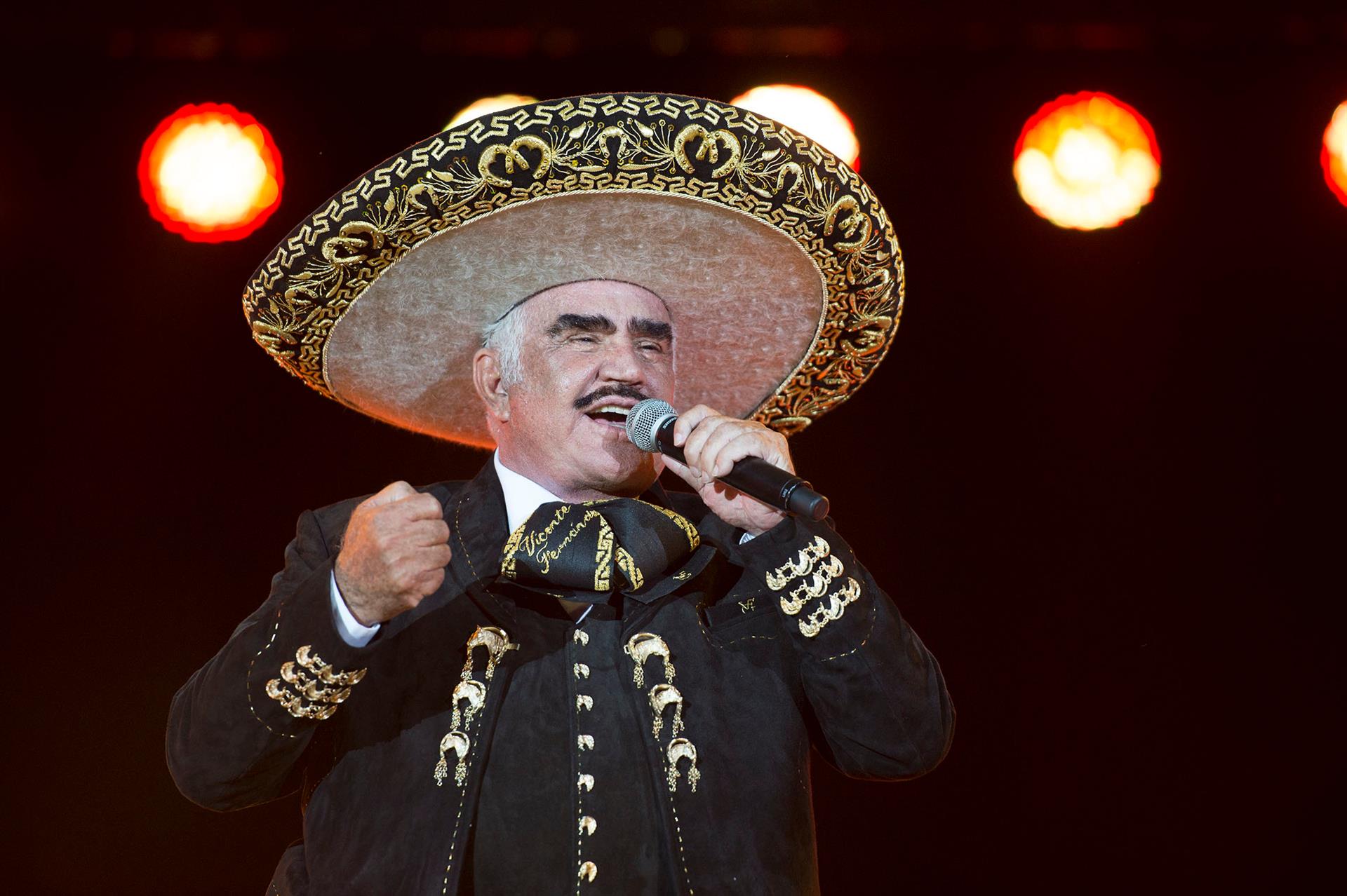 México llora la muerte de Vicente Fernández