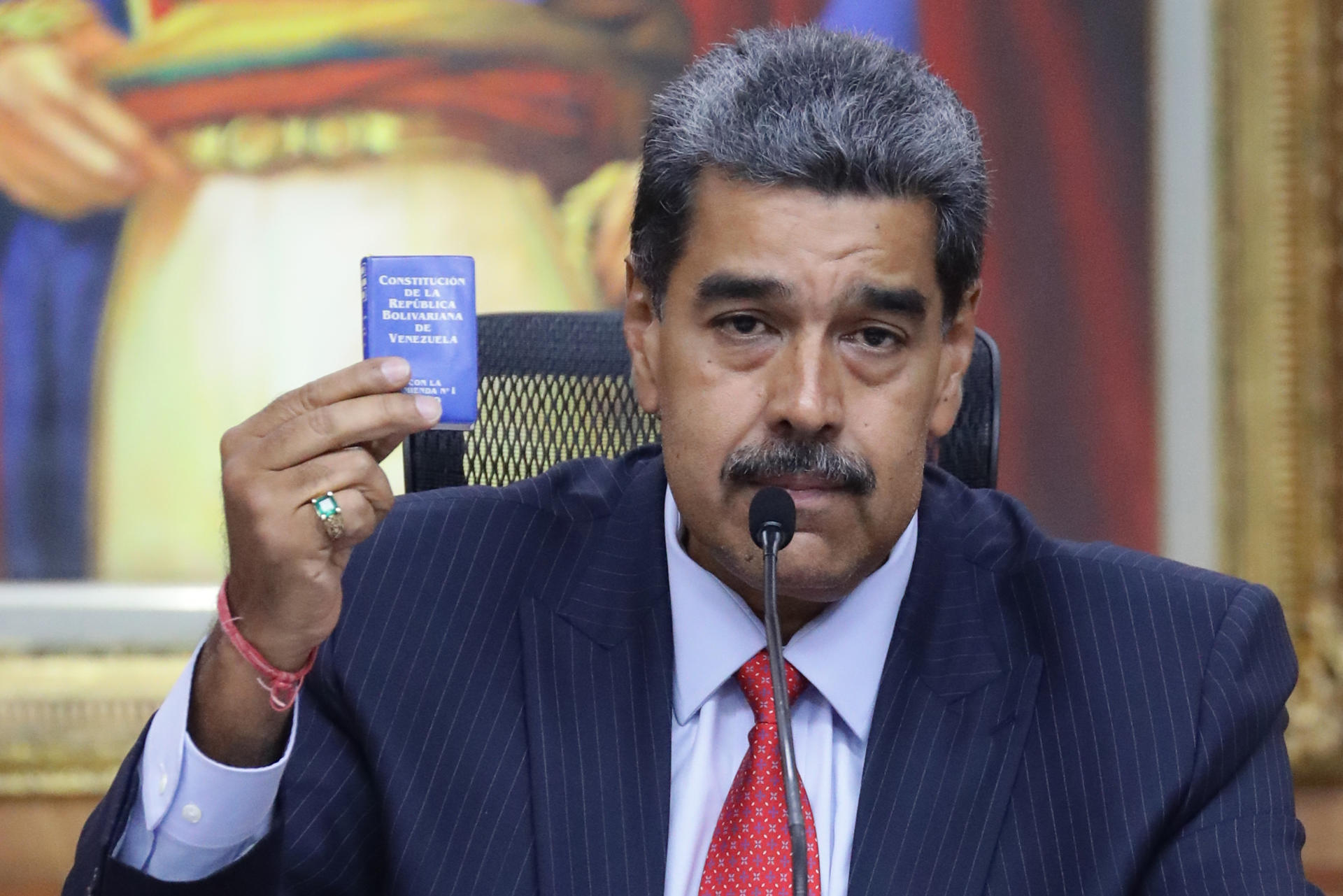 Nicolás Maduro dice que González Urrutia y Machado «tienen que estar detrás de la reja»
