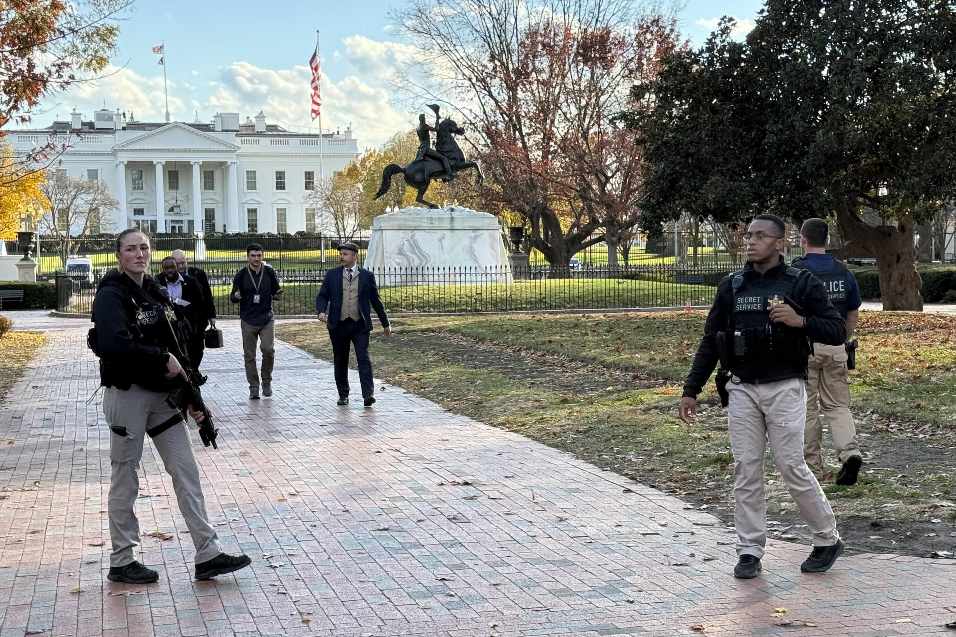 Dos agentes de la Guardia Nacional heridos en un tiroteo cerca de la Casa Blanca
