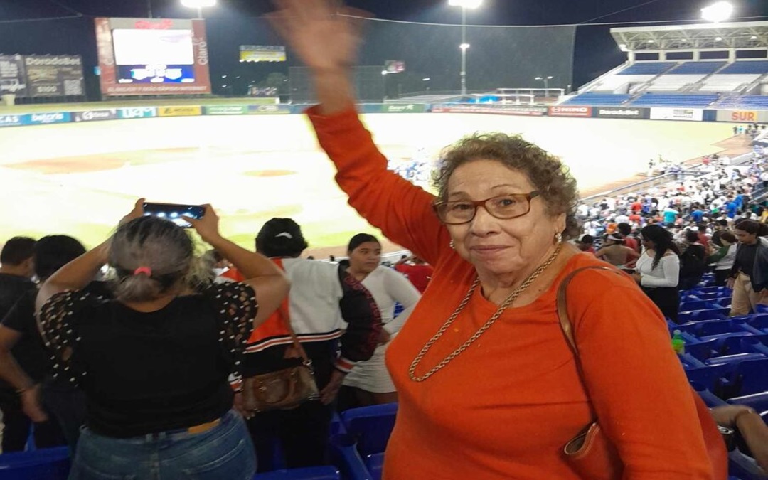 Una mujer muere 16 días después de que su hijo la roció con alcohol y le prendió fuego