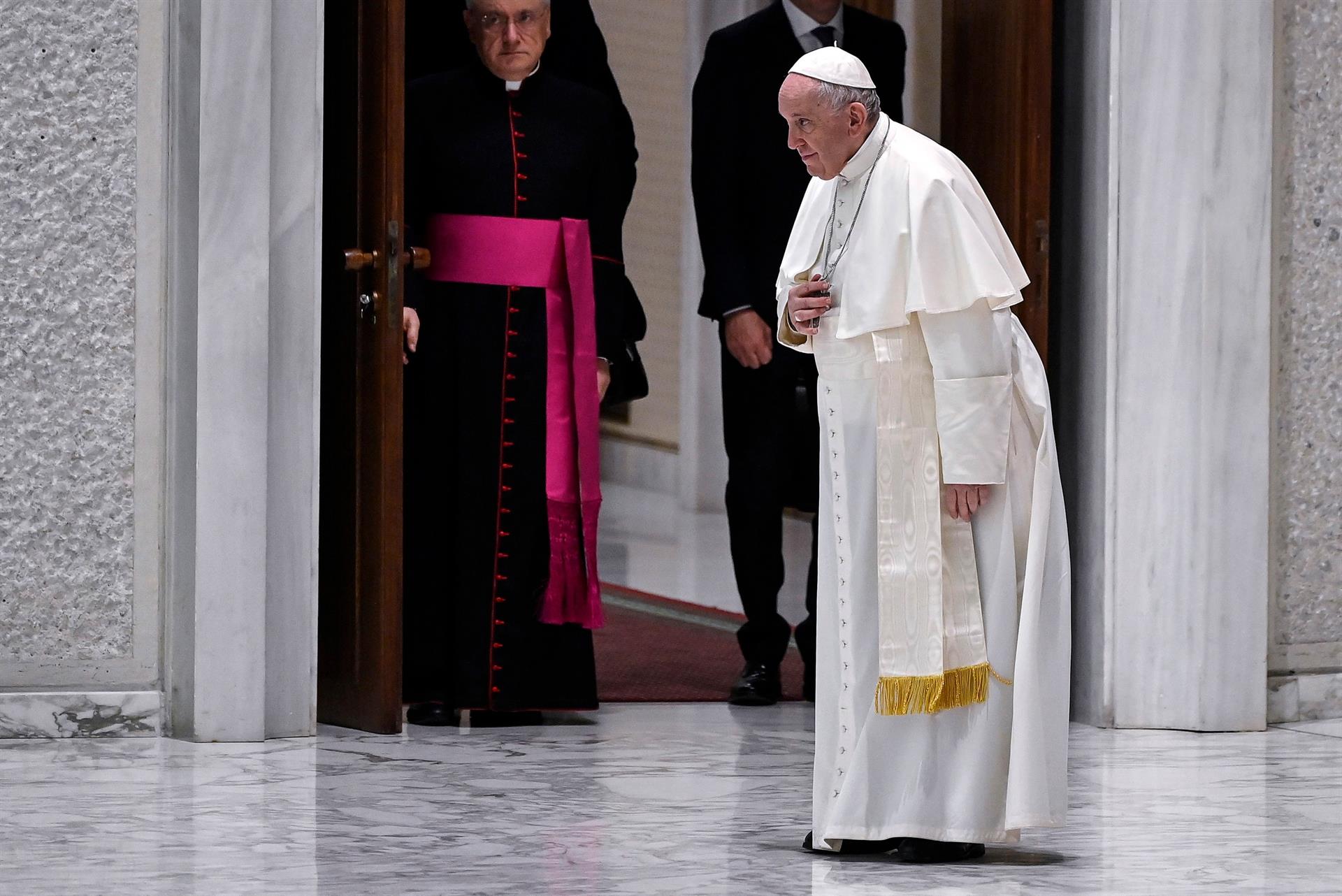 Benedicto XVI encubrió abusos cuando era arzobispo, según medios alemanes