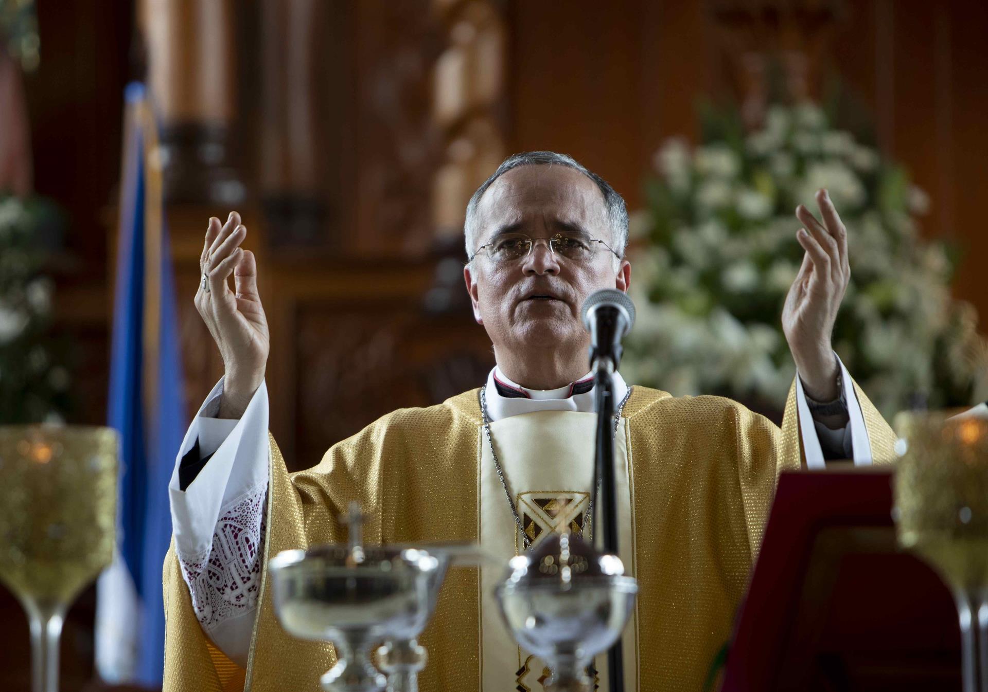Monseñor Báez denuncia «el terrible calvario de los presos políticos y la crueldad sin límites de una dictadura»