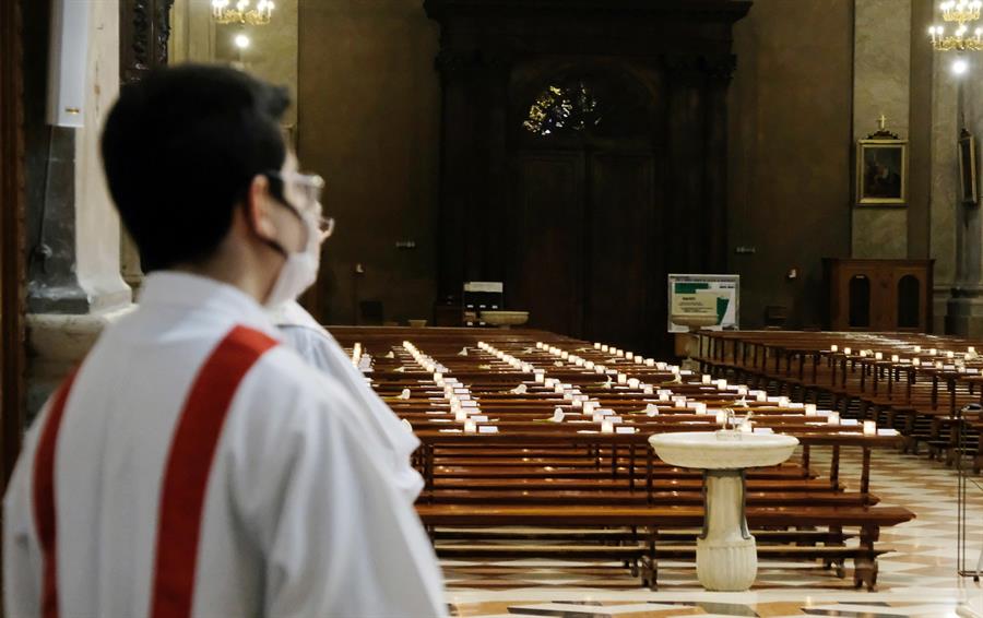 Los curas no vacunados no podrán dar la comunión en una diócesis italiana