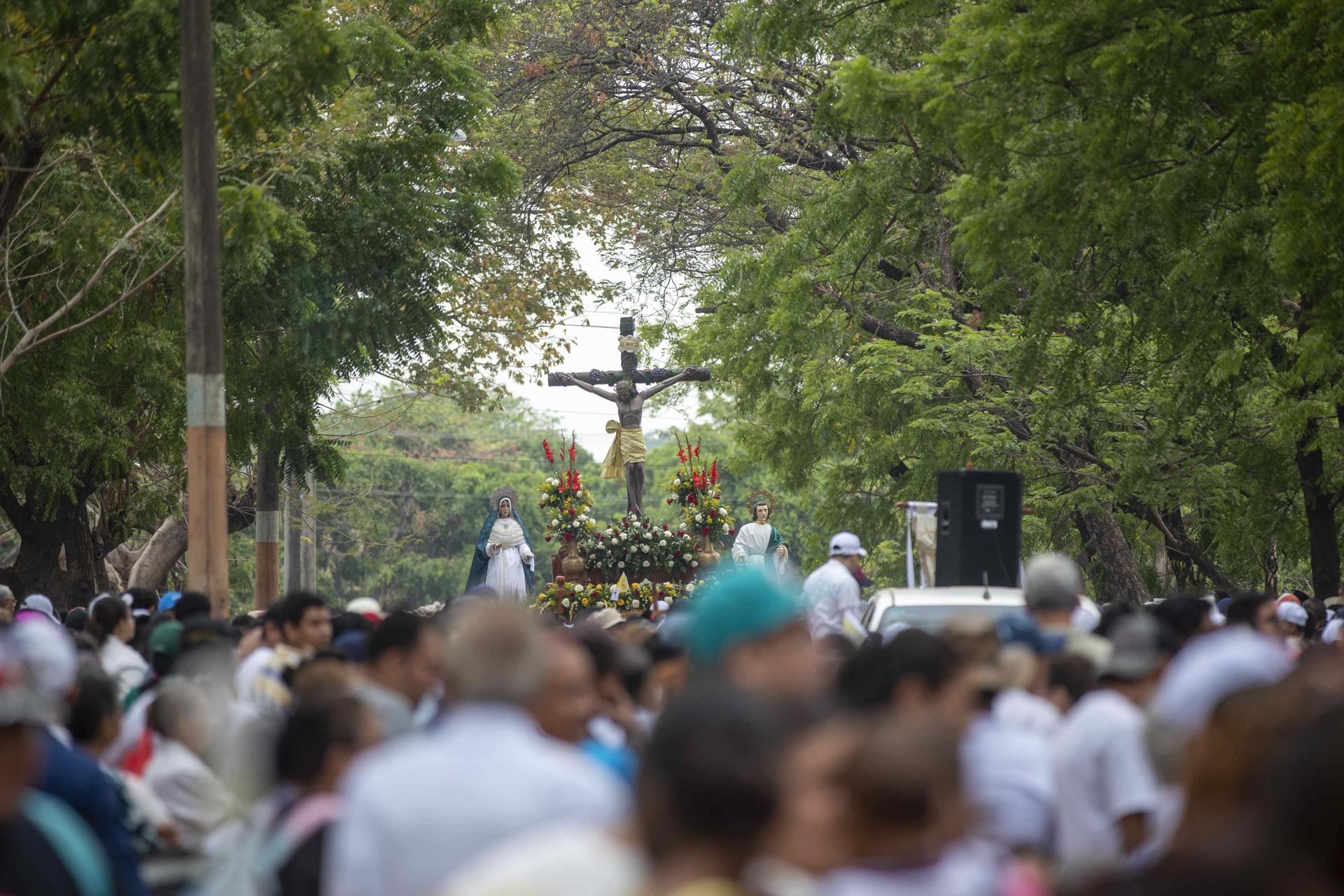 Católicos en Nicaragua celebraron el viacrucis dentro de los templos