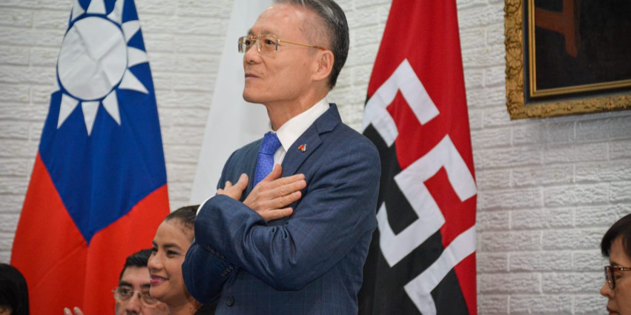 Defensores del Pueblo recurren contra nacionalización del exembajador taiwanés