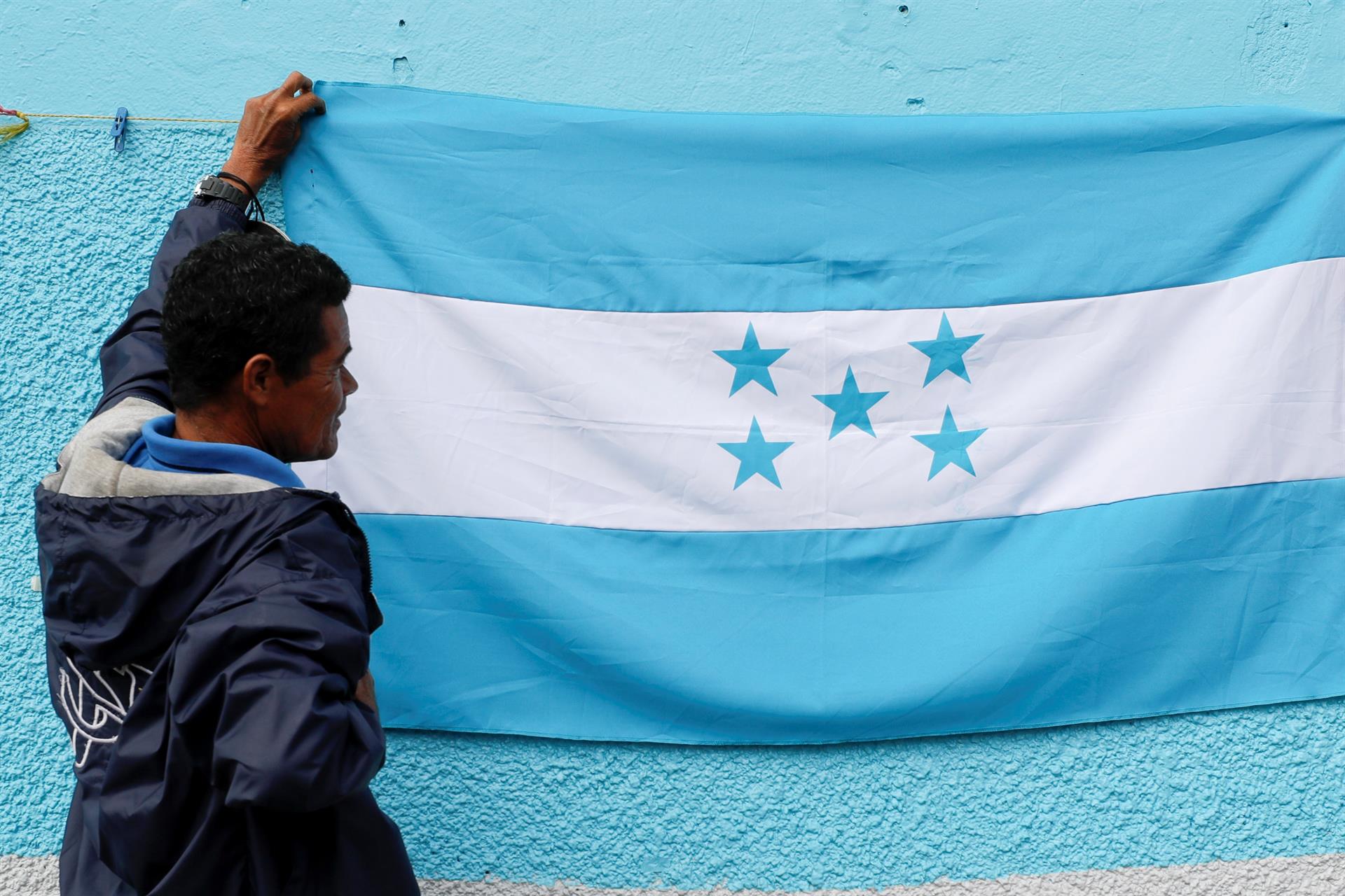 Xiomara Castro marcará el fin del bipartidismo y retomará el color original de la bandera en Honduras