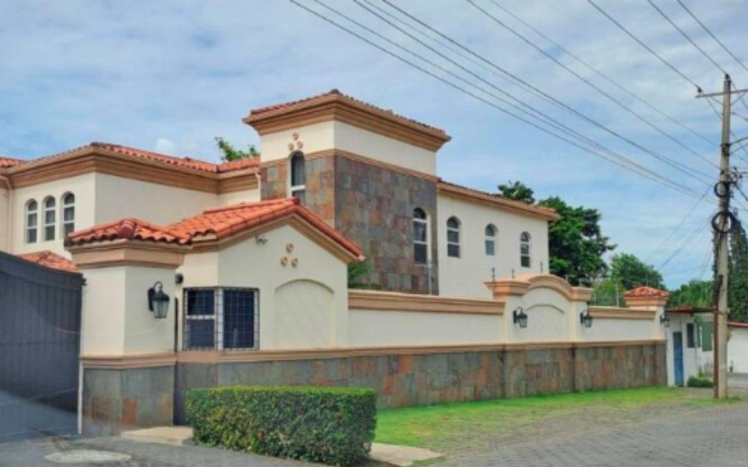 El prófugo colombiano Carlos González vive en una lujosa mansión en Managua, con seguridad privada y vecino de diplomáticos rusos